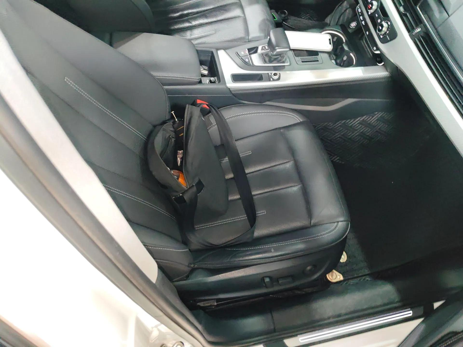 Audi A4L 2020 40 TFSI Fashionable and Elegant Model — миниатюра 23