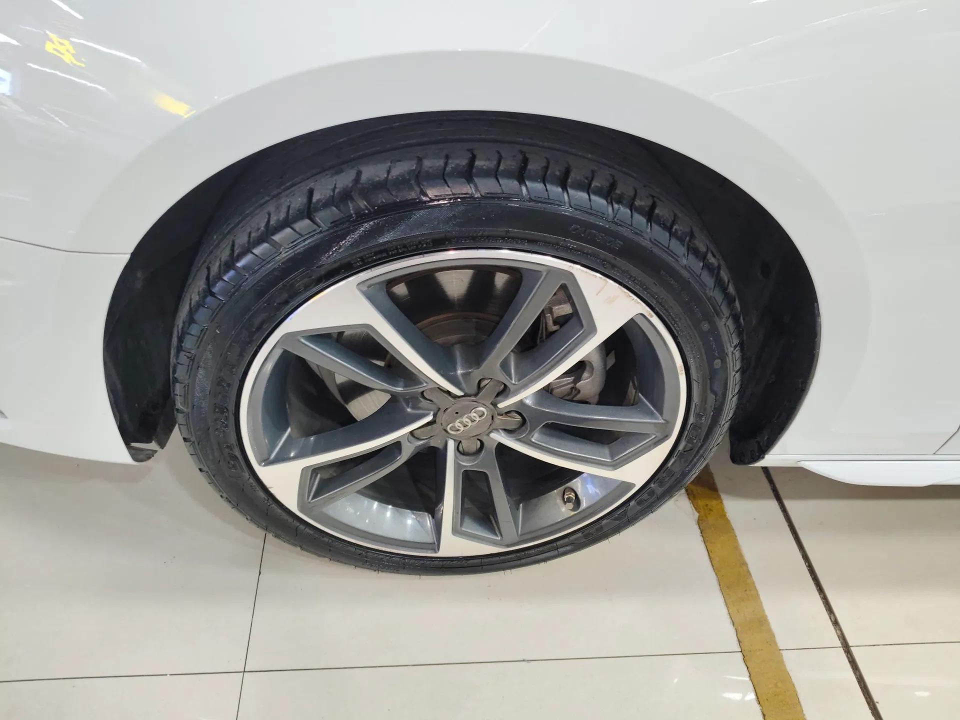 Audi A4L 2020 40 TFSI Fashionable and Elegant Model — миниатюра 8