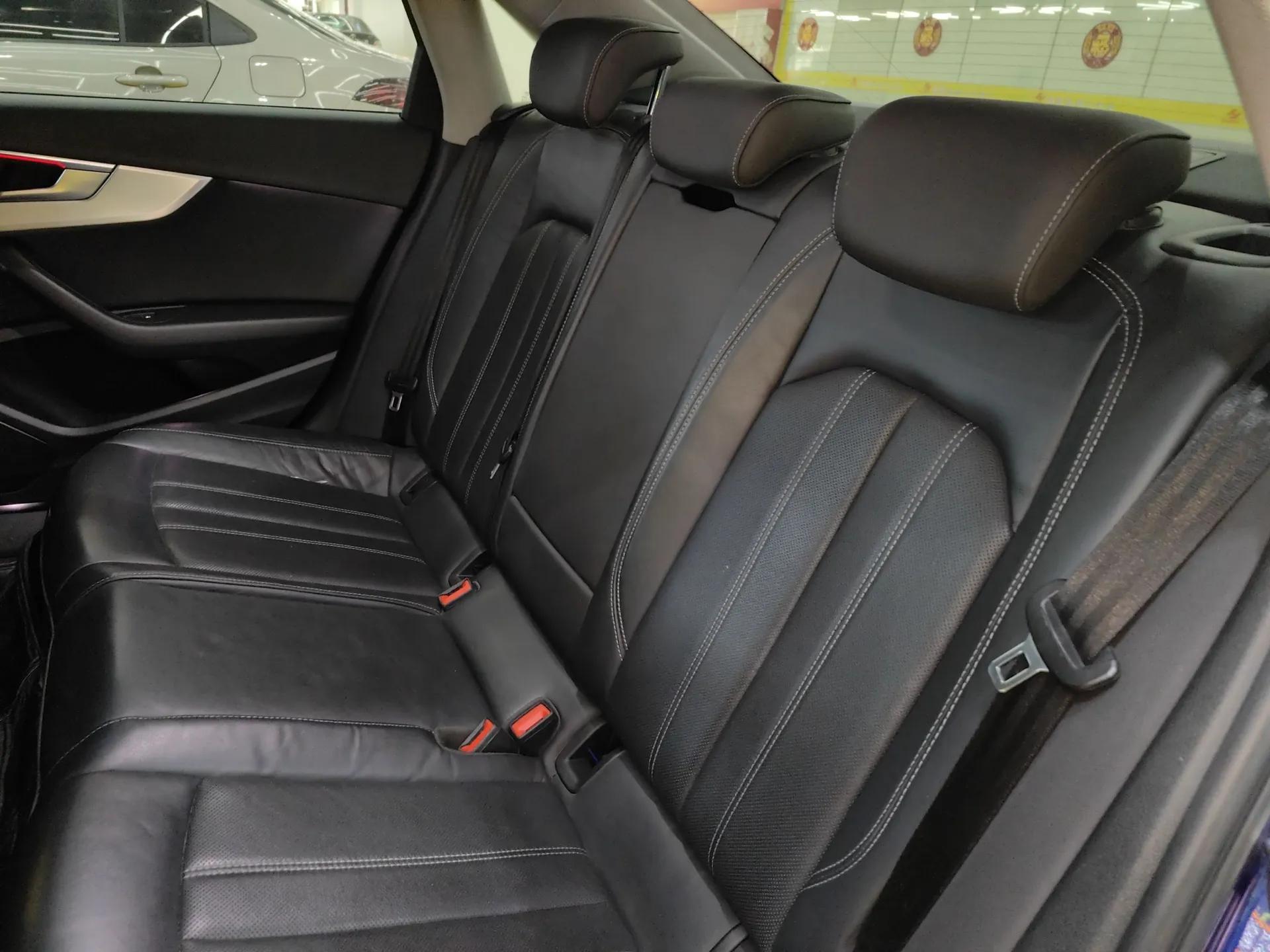 Audi A4L 2022 40 TFSI Luxury Dynamic Model — миниатюра 19