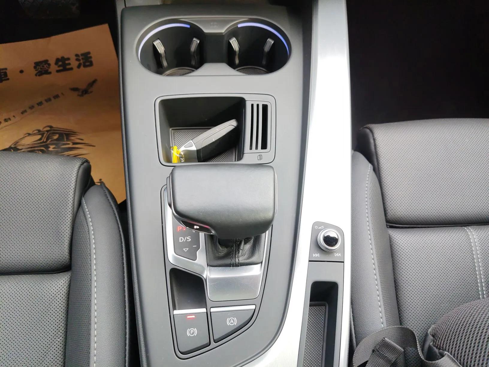 Audi A4L 2020 40 TFSI Luxury Dynamic Model — миниатюра 14