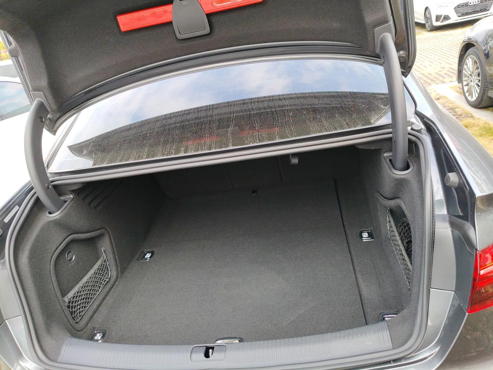 Audi A4L 2020 40 TFSI Luxury Dynamic Model — миниатюра 17