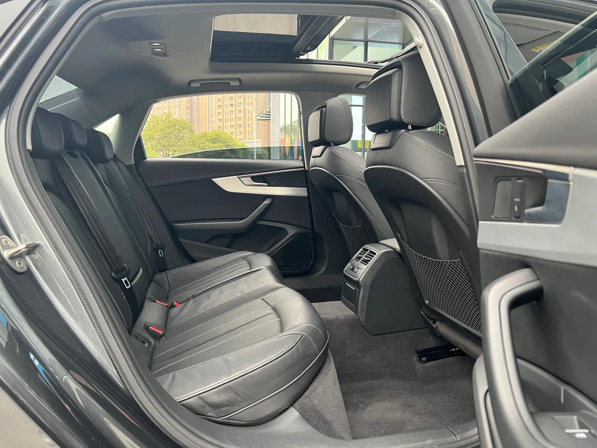Audi A4L 2020 40 TFSI Luxury Dynamic Model — миниатюра 27