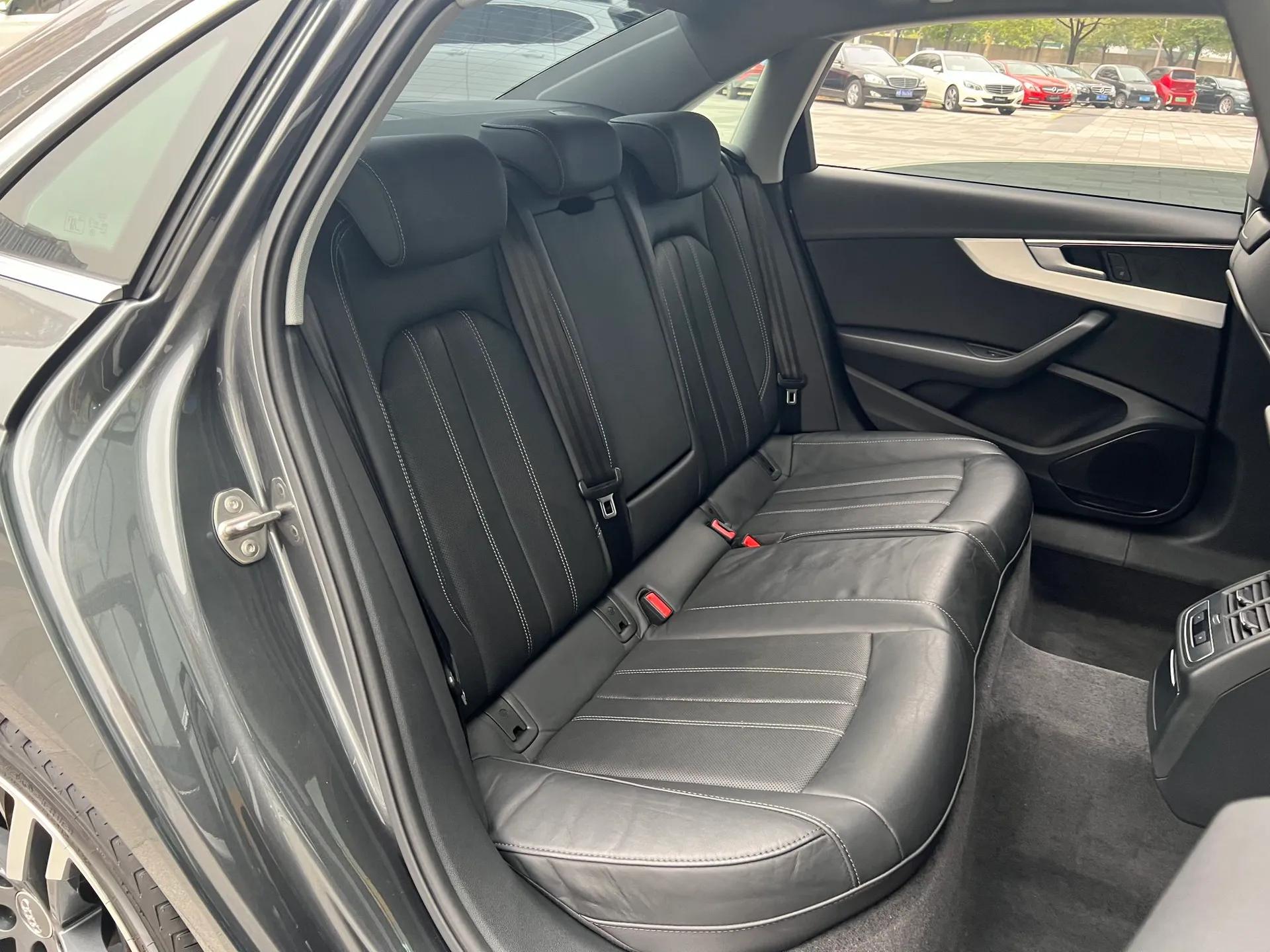 Audi A4L 2020 40 TFSI Luxury Dynamic Model — миниатюра 28