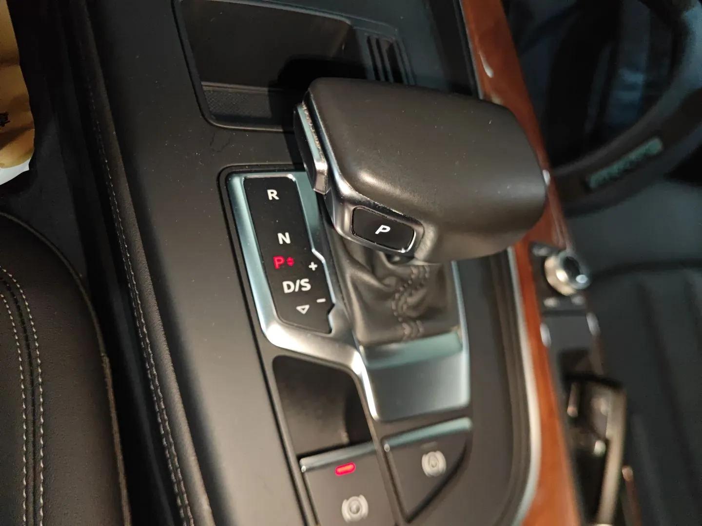 Audi A4L 2020 40 TFSI Luxury Prestige Edition — миниатюра 17