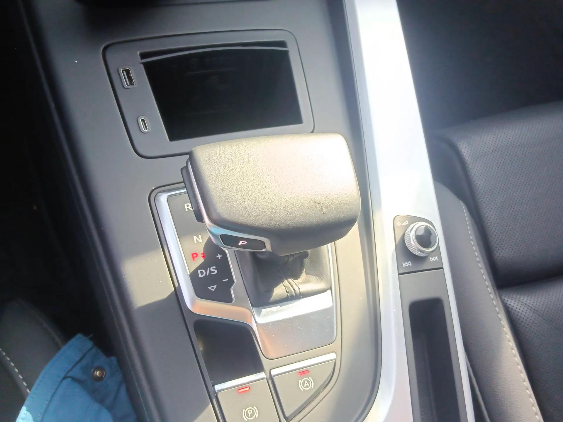Audi A4L 2022 40 TFSI Fashion Dynamic Model — миниатюра 17