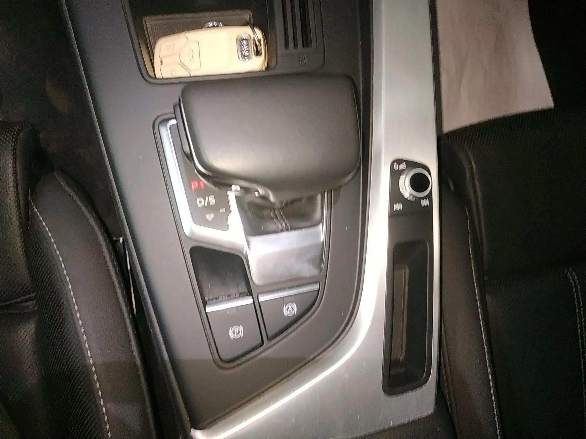 Audi A4L 2020 40 TFSI quattro Luxury Dynamic Model — миниатюра 17