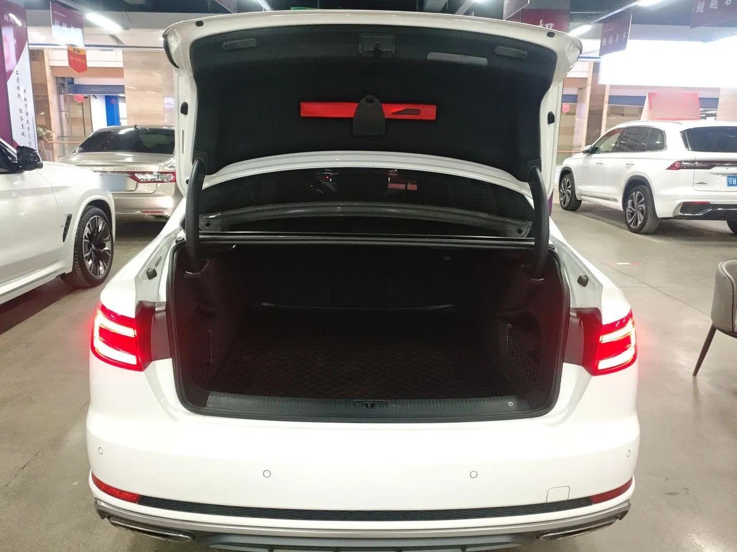 Audi A4L 2019 40 TFSI Fashion Edition China VI Emission Standard — миниатюра 17