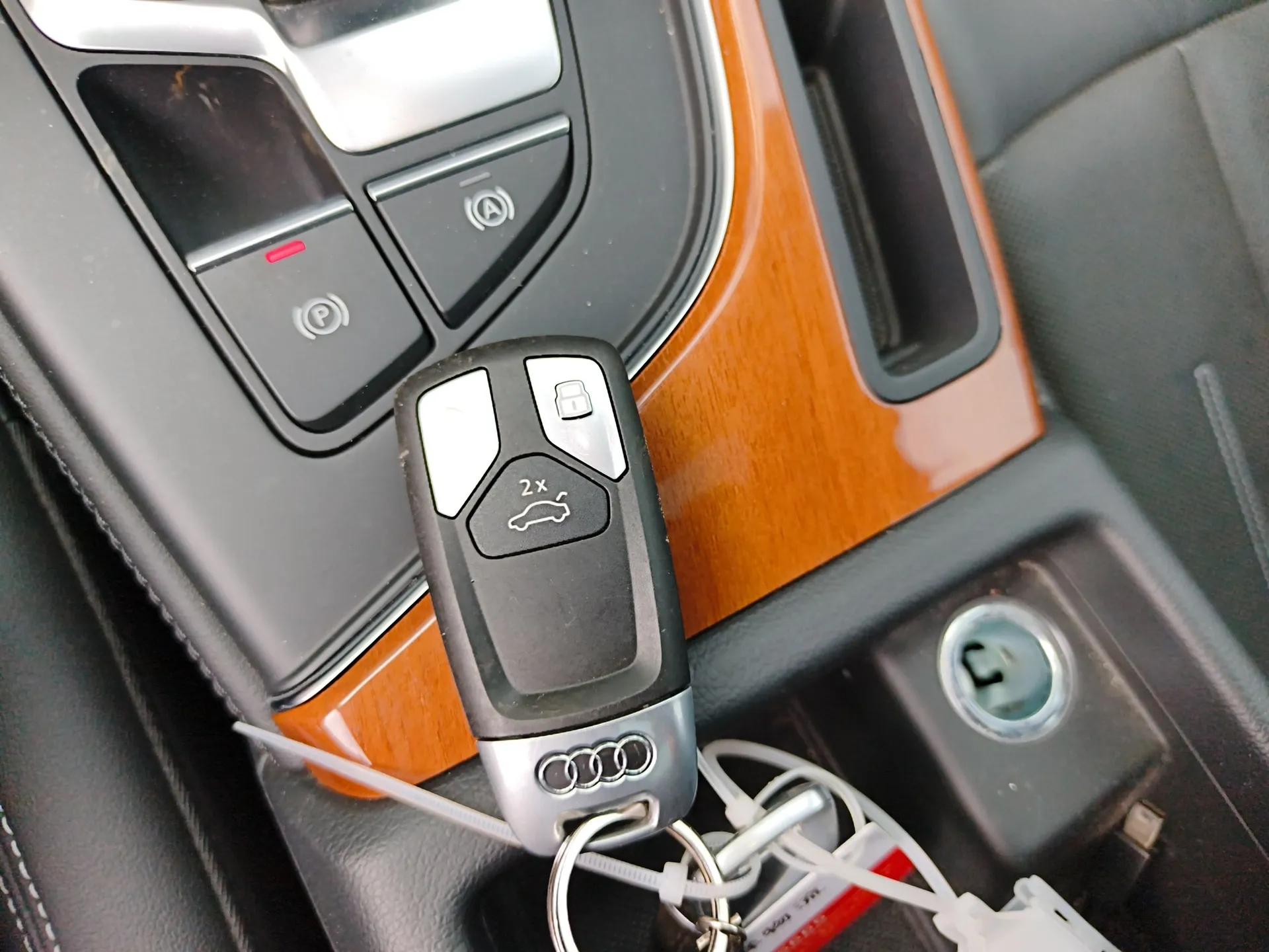 Audi A4L 2020 40 TFSI Fashionable and Elegant Model — миниатюра 12