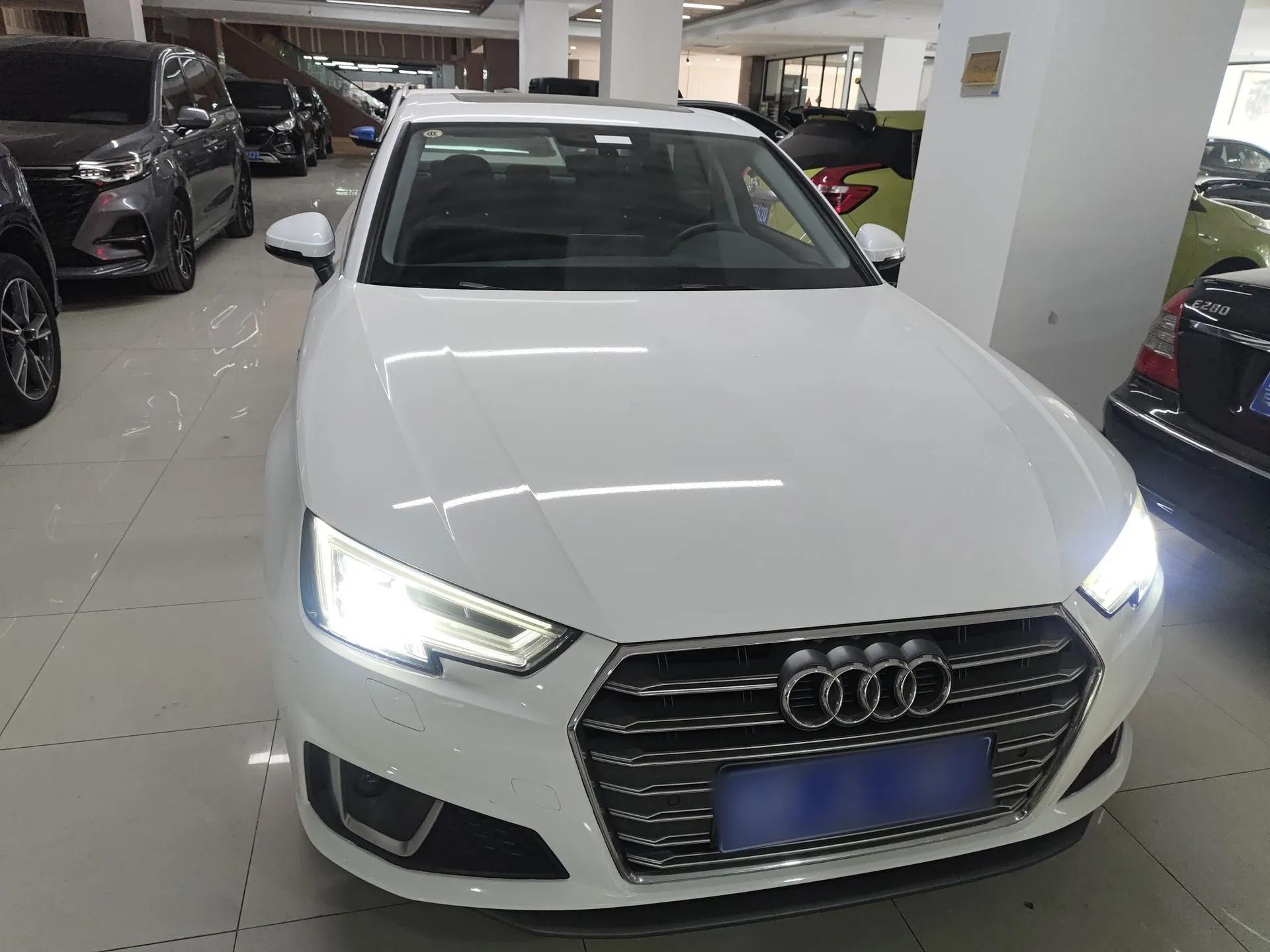 Audi A4L 2019 40 TFSI Fashion Edition China VI Emission Standard — миниатюра 2