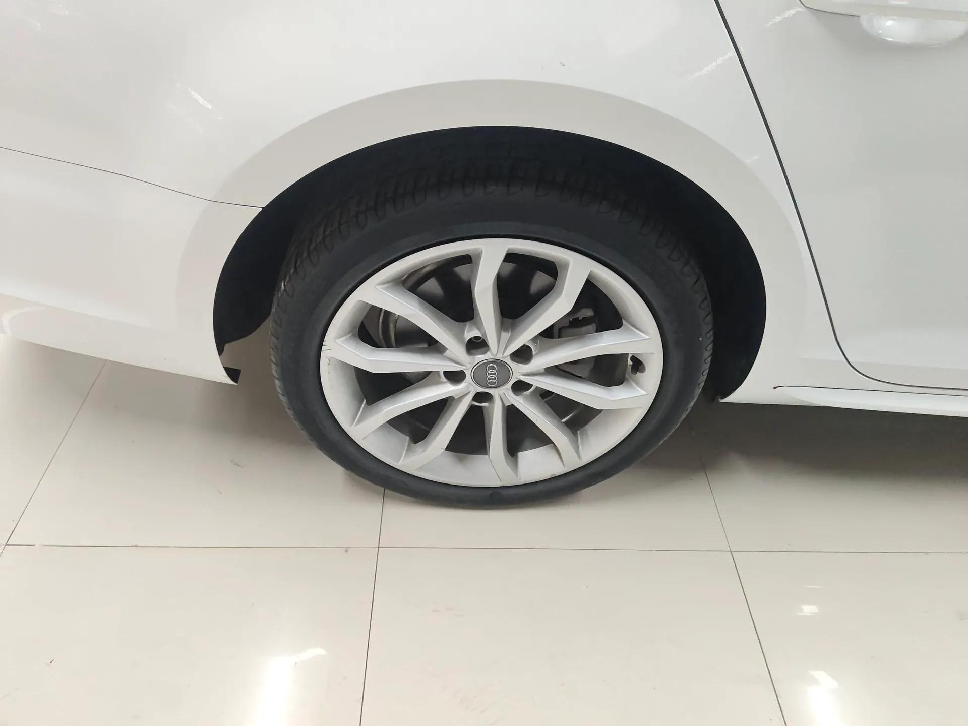 Audi A4L 2019 40 TFSI Fashion Edition China VI Emission Standard — миниатюра 10