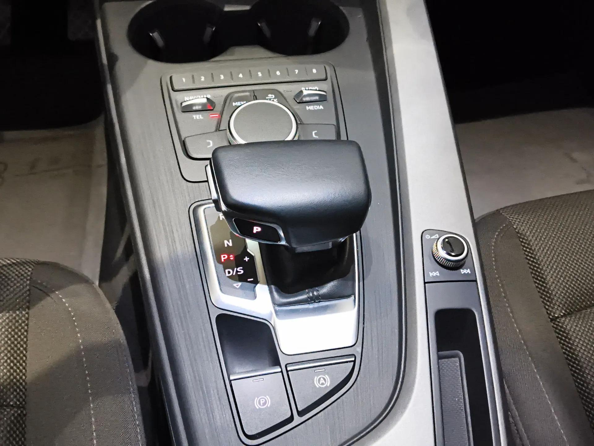 Audi A4L 2019 40 TFSI Ambition China VI — миниатюра 16