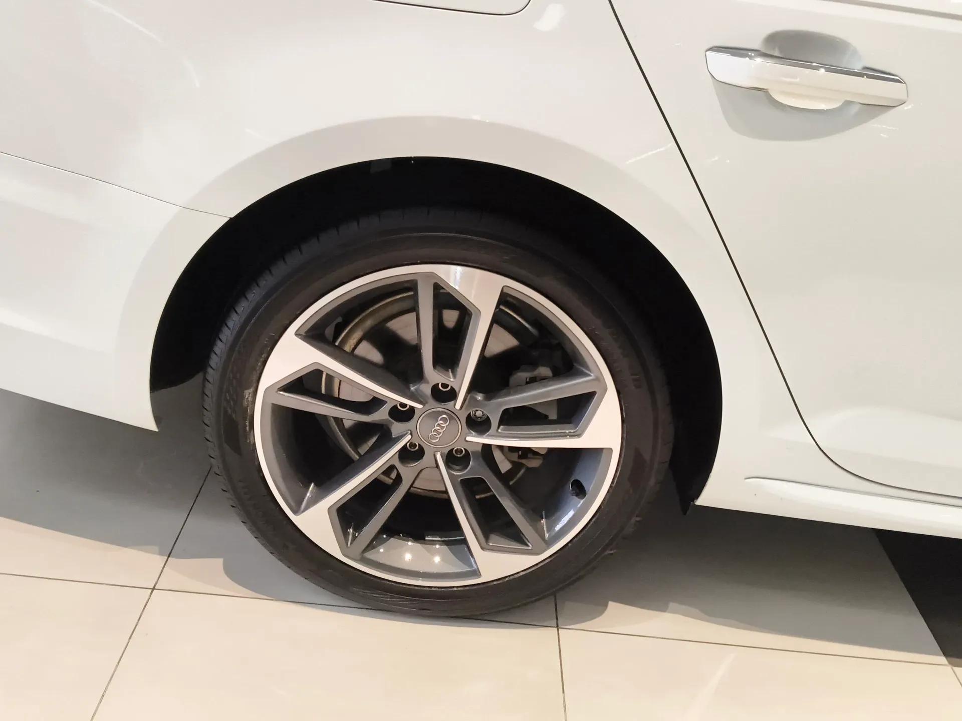 Audi A4L 2019 40 TFSI Ambition China VI — миниатюра 10