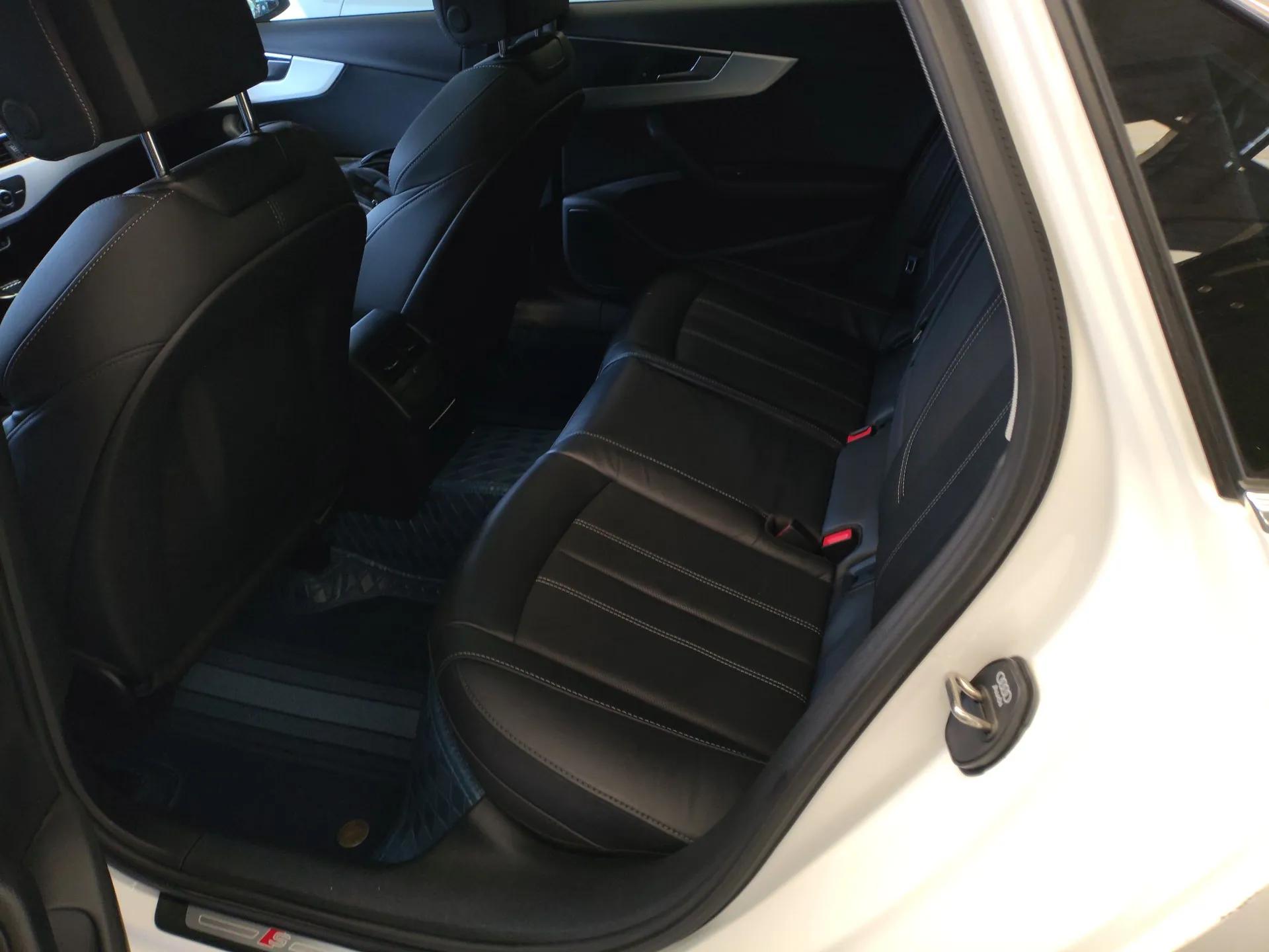 Audi A4L 2022 40 TFSI Fashion Dynamic Model — миниатюра 19