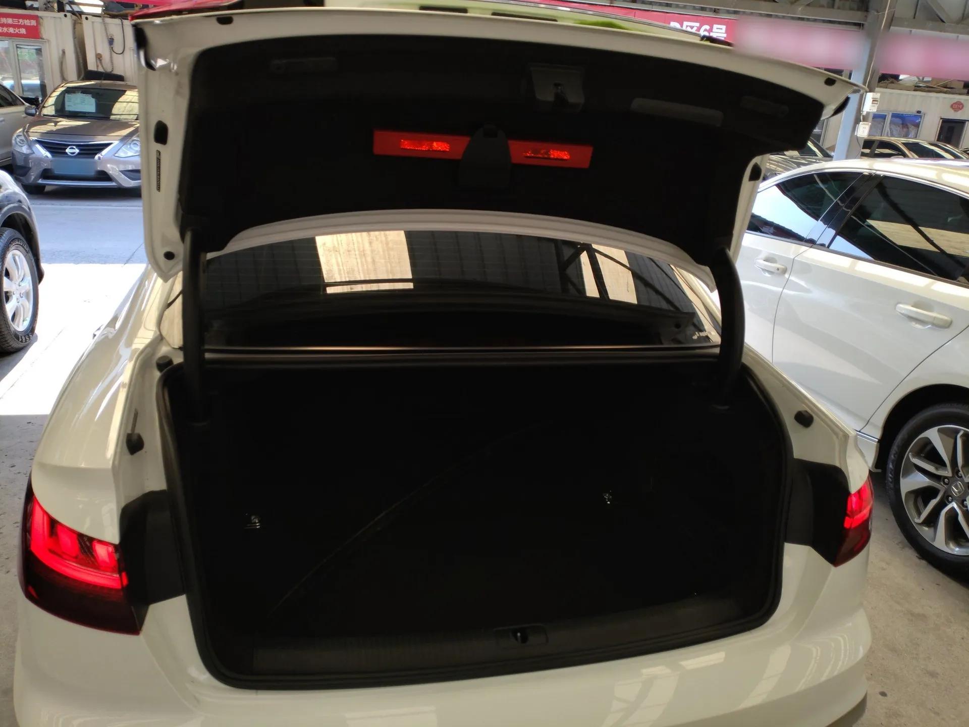 Audi A4L 2022 40 TFSI Fashion Dynamic Model — миниатюра 21