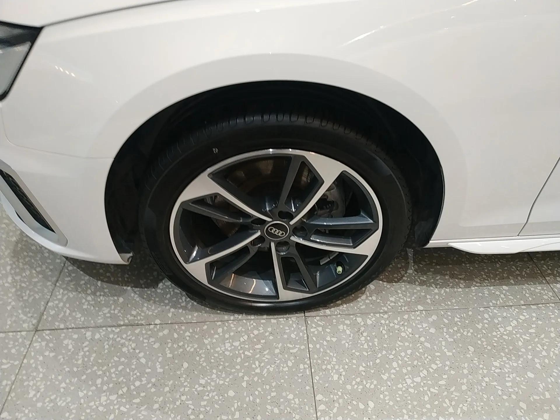 Audi A4L 2023 40 TFSI Fashion Dynamic Model — миниатюра 8