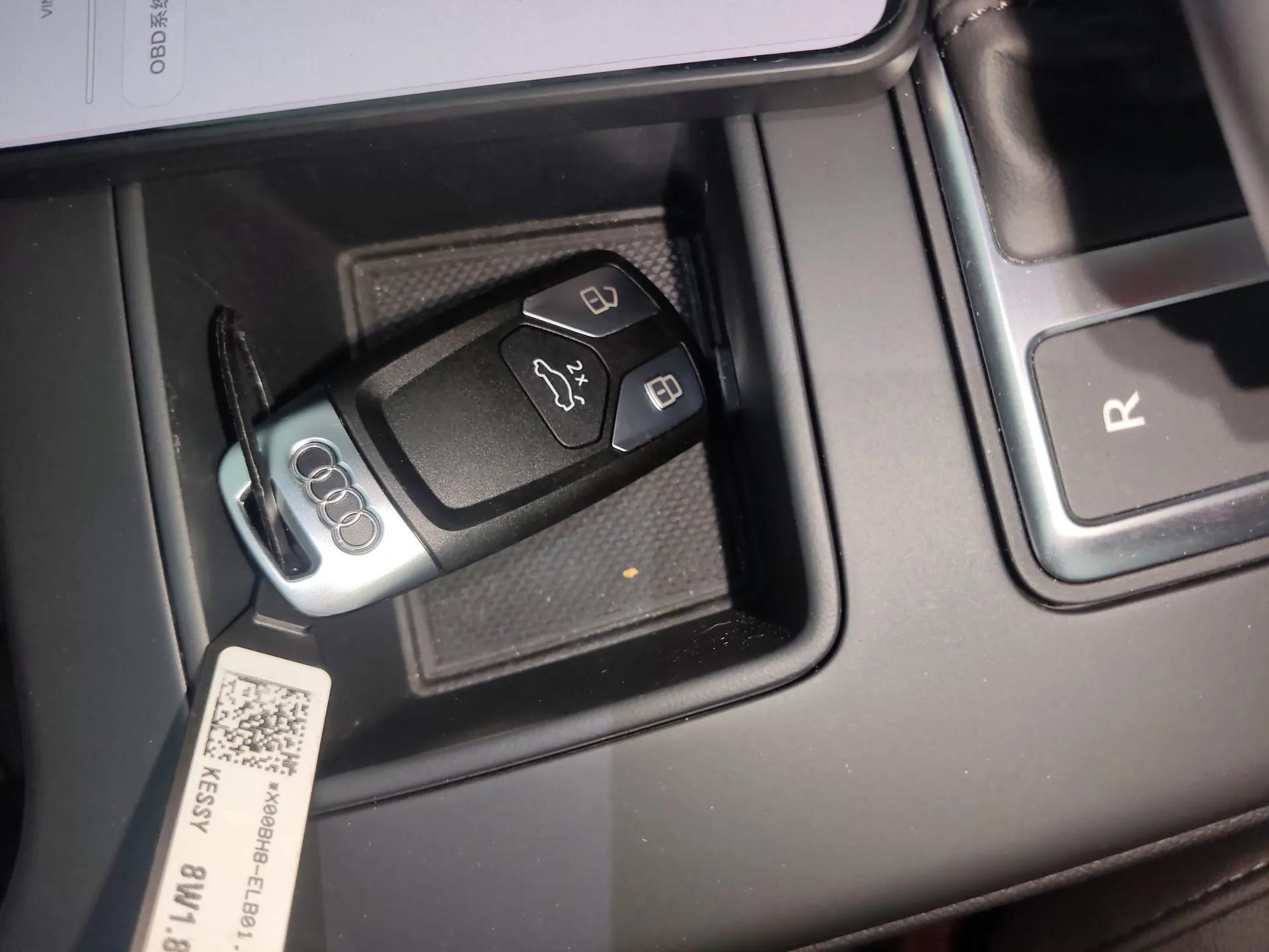 Audi A4L 2022 40 TFSI Fashion Dynamic Model — миниатюра 12