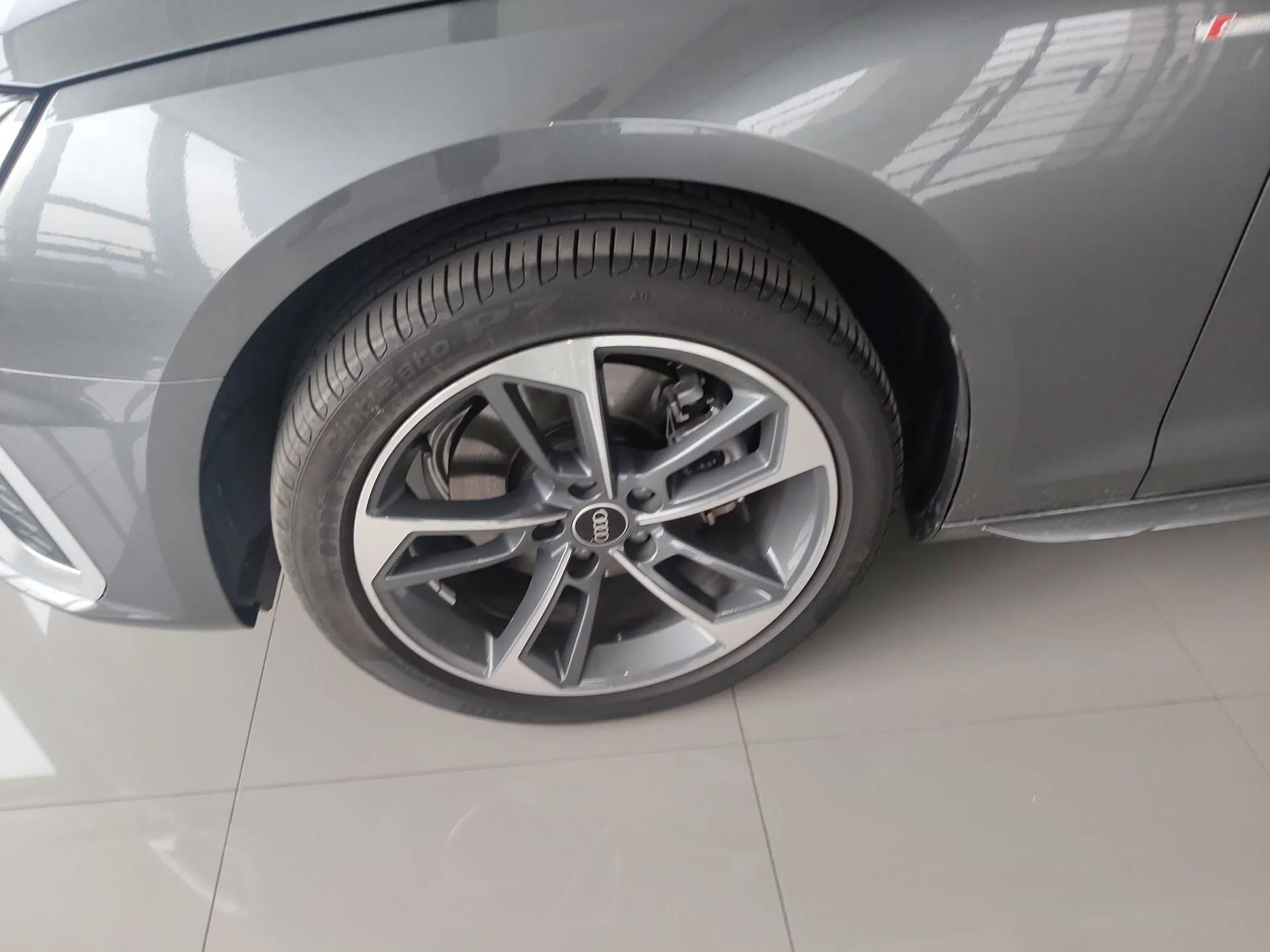 Audi A4L 2022 40 TFSI Fashion Dynamic Model — миниатюра 8