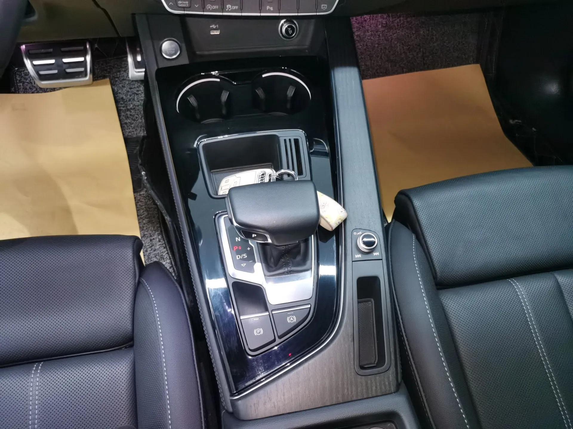 Audi A4L 2023 40 TFSI Luxury Dynamic Model — миниатюра 17