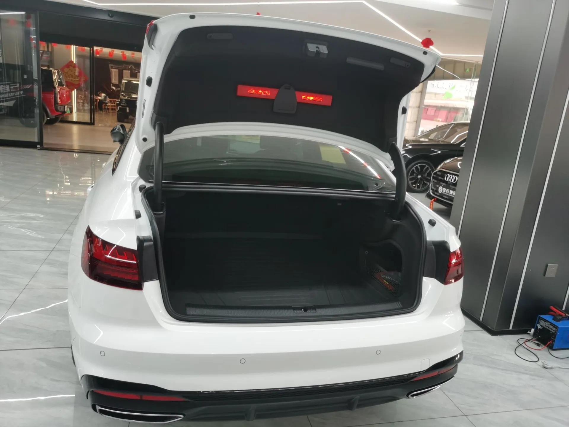 Audi A4L 2023 40 TFSI Luxury Dynamic Model — миниатюра 22