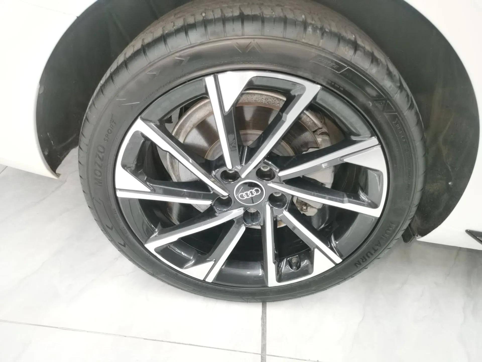 Audi A4L 2023 40 TFSI Luxury Dynamic Model — миниатюра 10