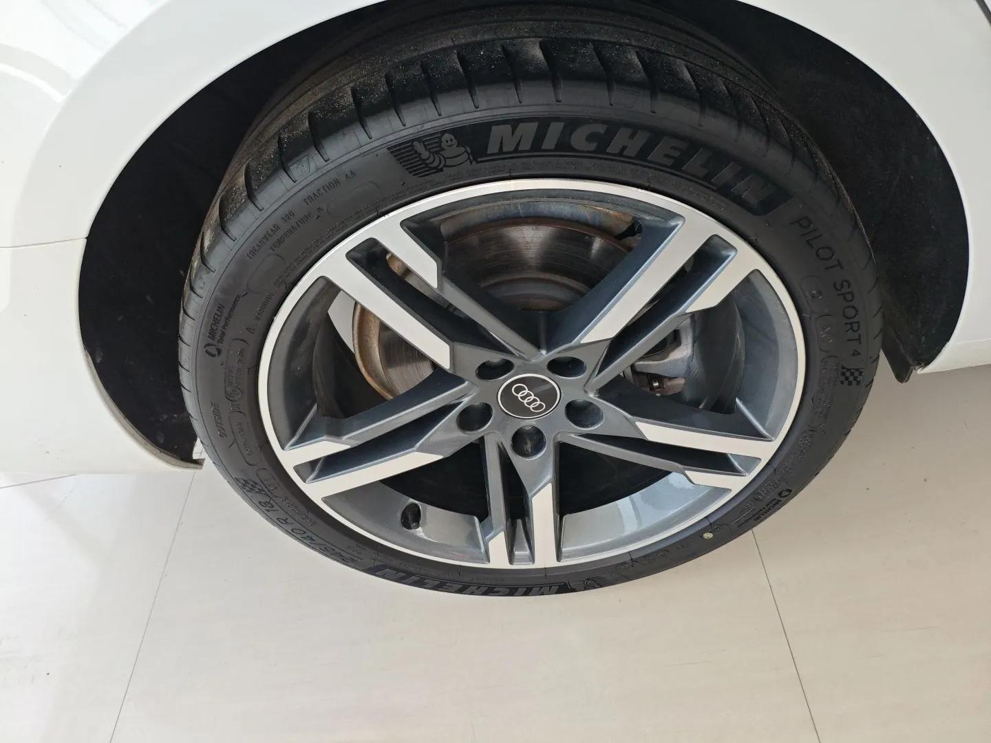 Audi A4L 2022 40 TFSI Luxury Dynamic Model — миниатюра 10