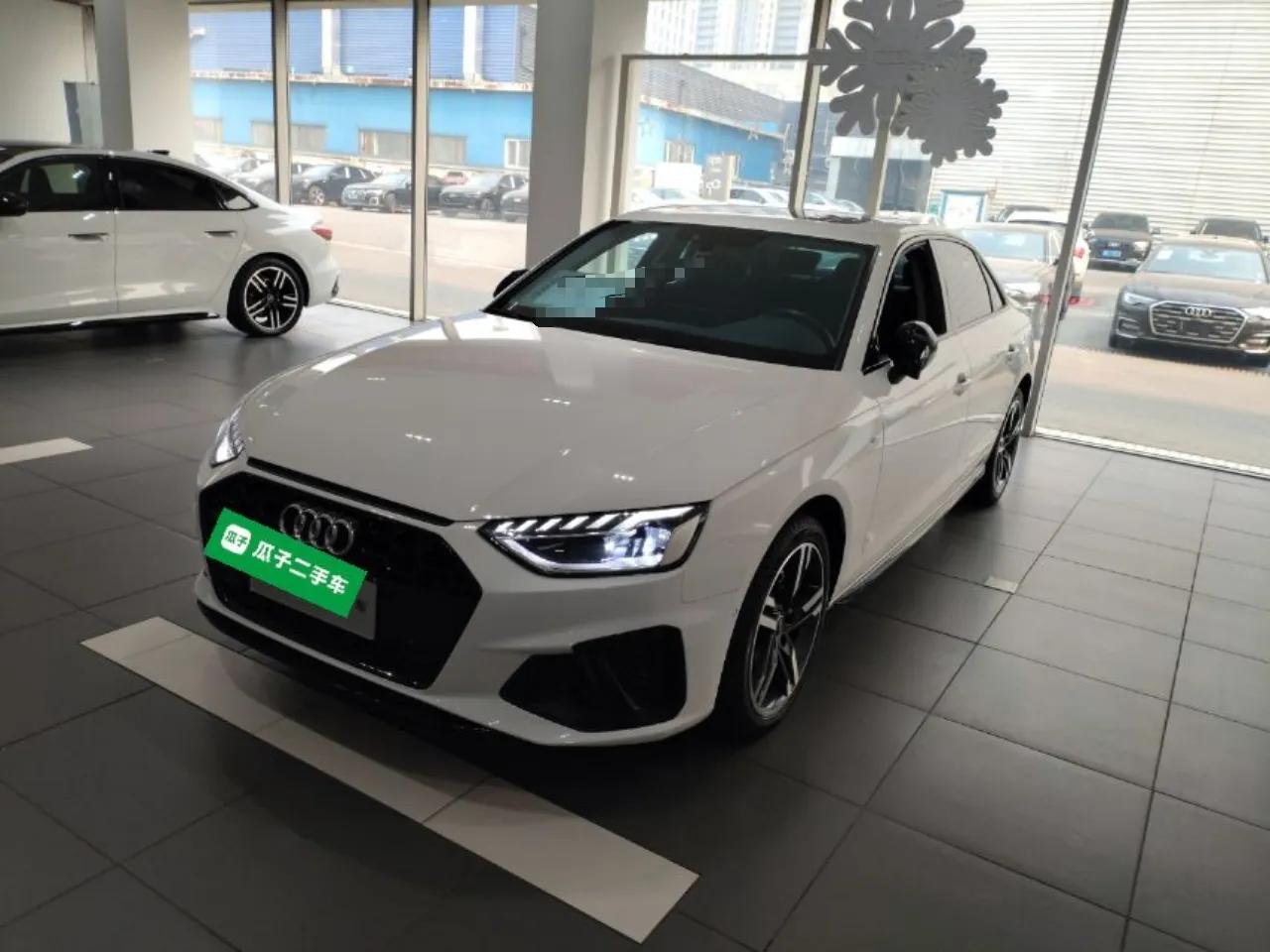 Audi A4L 2022 40 TFSI Luxury Dynamic Model — миниатюра 1