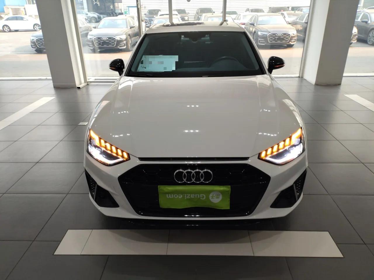 Audi A4L 2022 40 TFSI Luxury Dynamic Model — миниатюра 2
