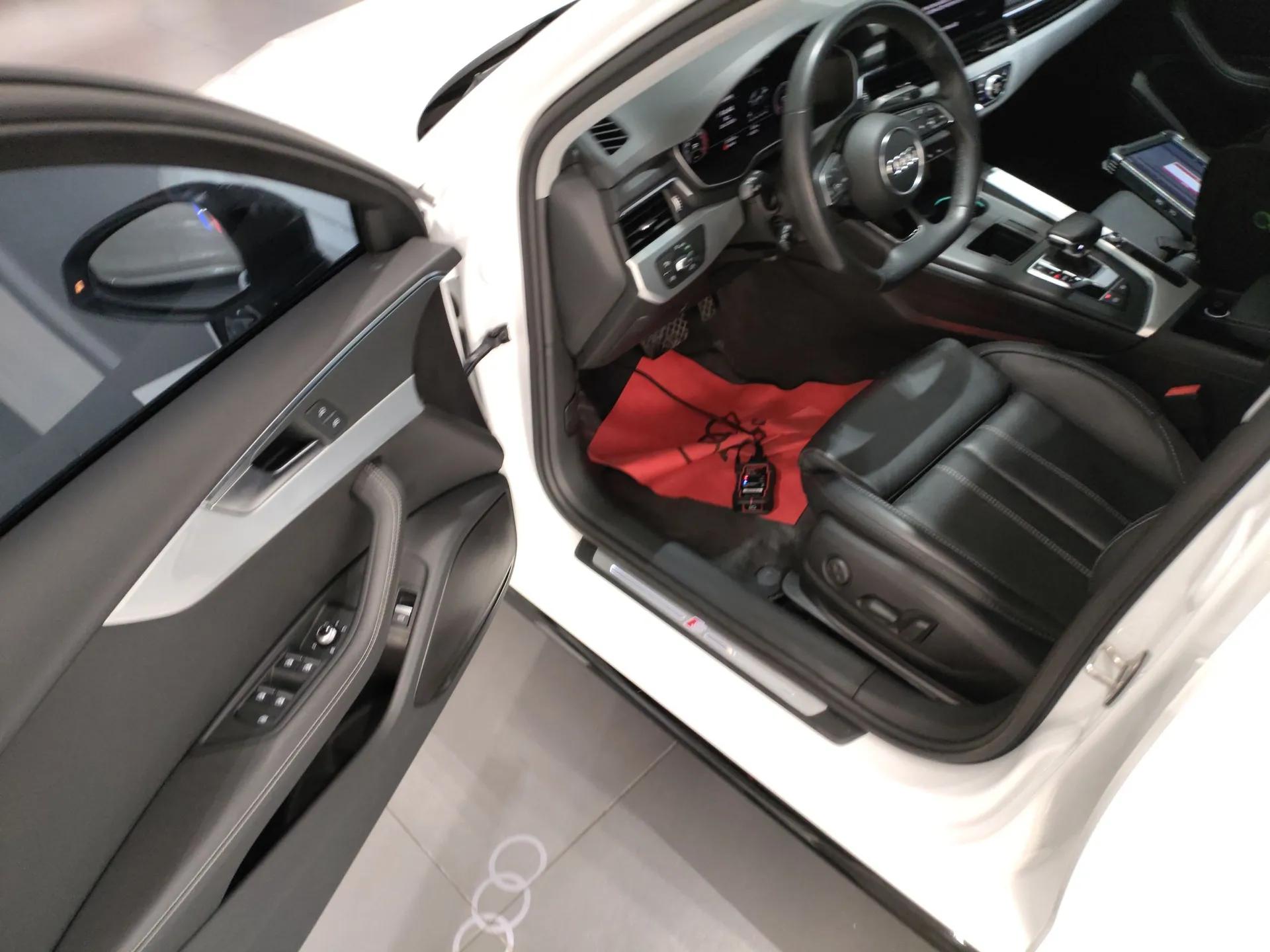 Audi A4L 2022 40 TFSI Luxury Dynamic Model — миниатюра 19