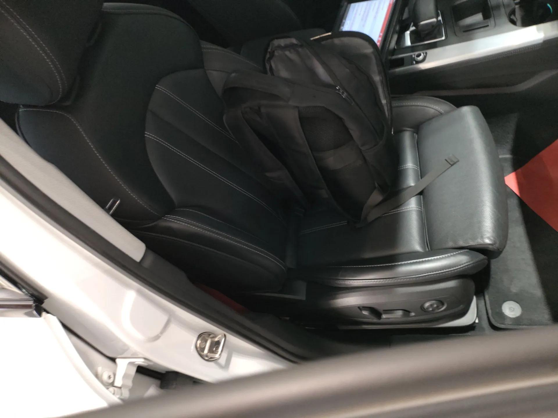 Audi A4L 2022 40 TFSI Luxury Dynamic Model — миниатюра 23