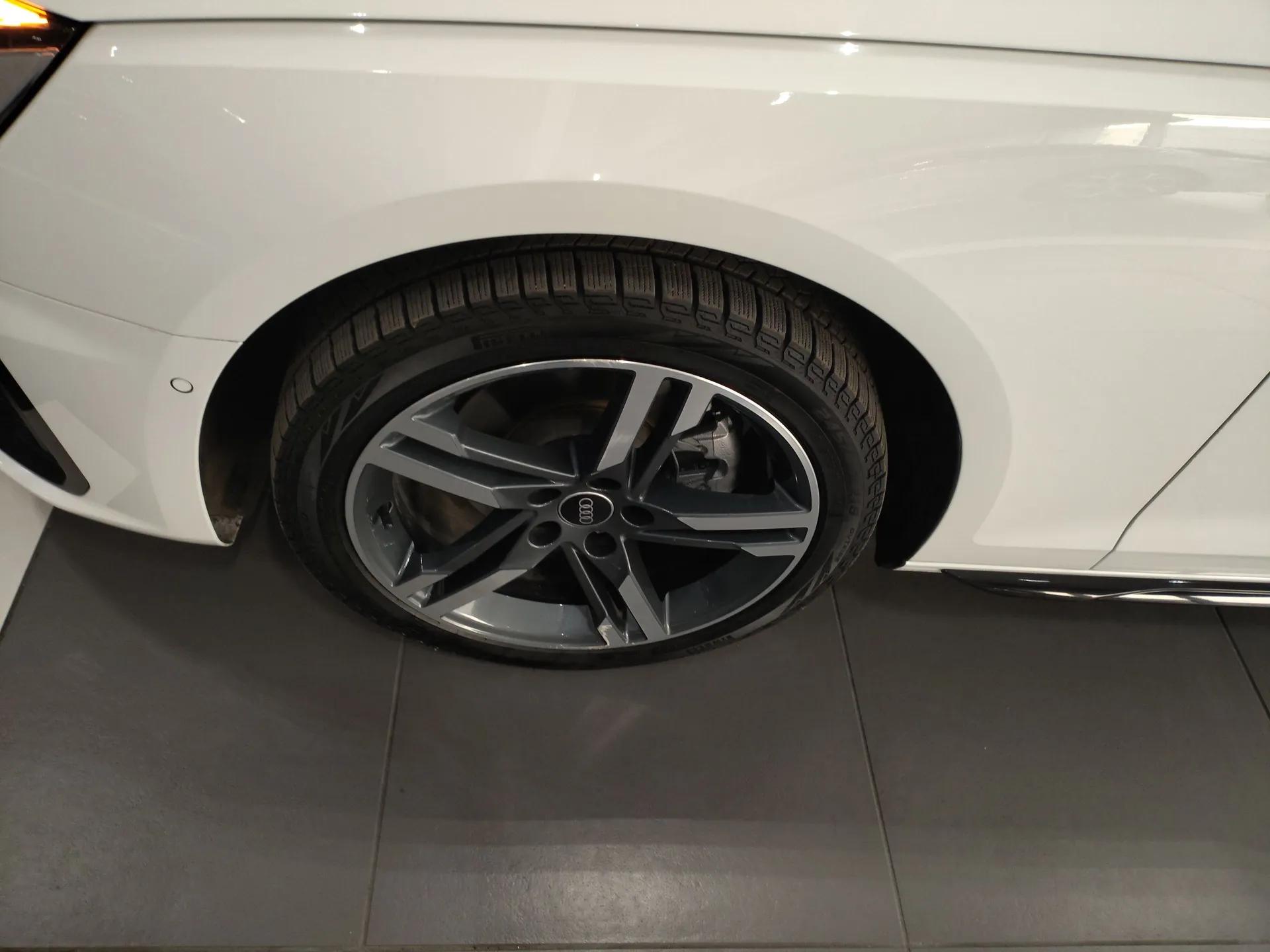 Audi A4L 2022 40 TFSI Luxury Dynamic Model — миниатюра 8