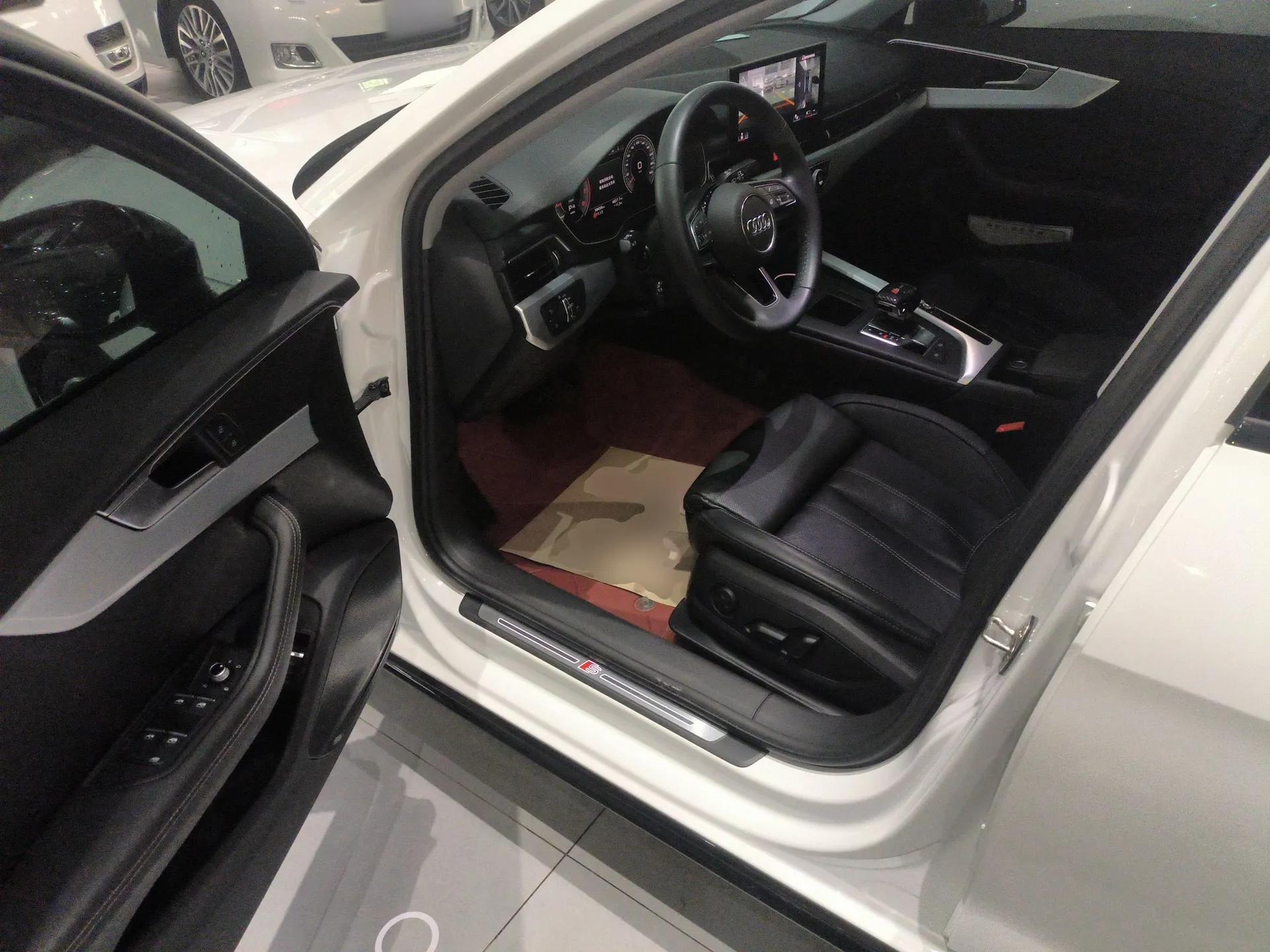 Audi A4L 2022 40 TFSI Luxury Dynamic Model — миниатюра 19