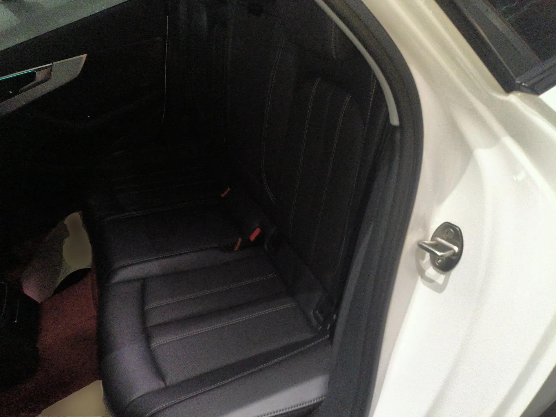 Audi A4L 2022 40 TFSI Luxury Dynamic Model — миниатюра 20