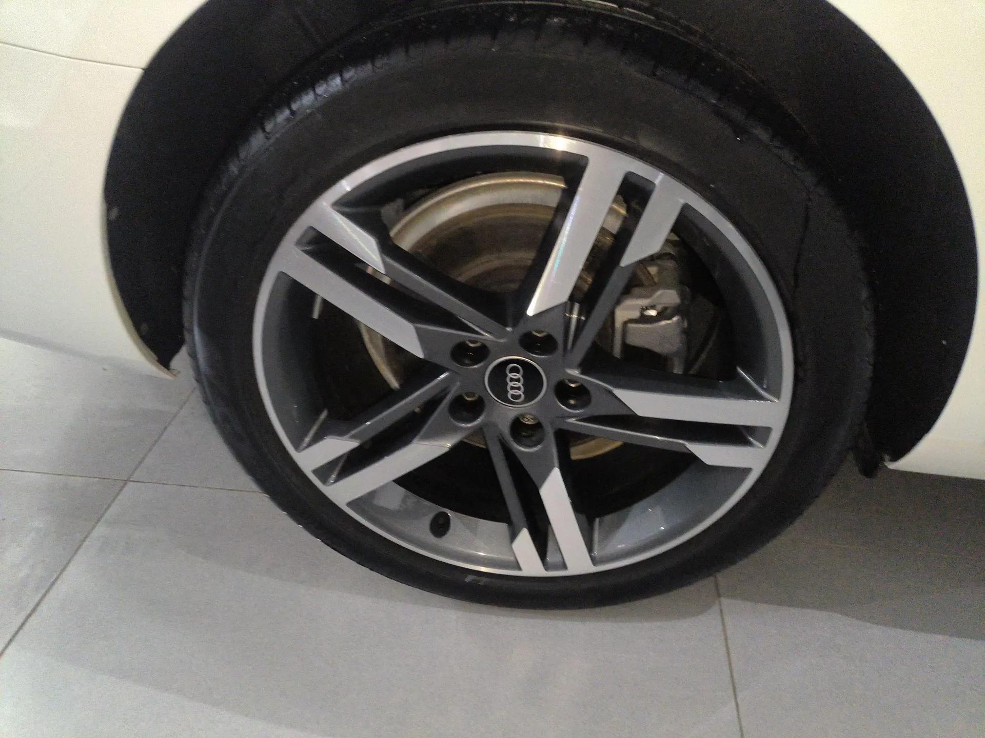 Audi A4L 2022 40 TFSI Luxury Dynamic Model — миниатюра 10