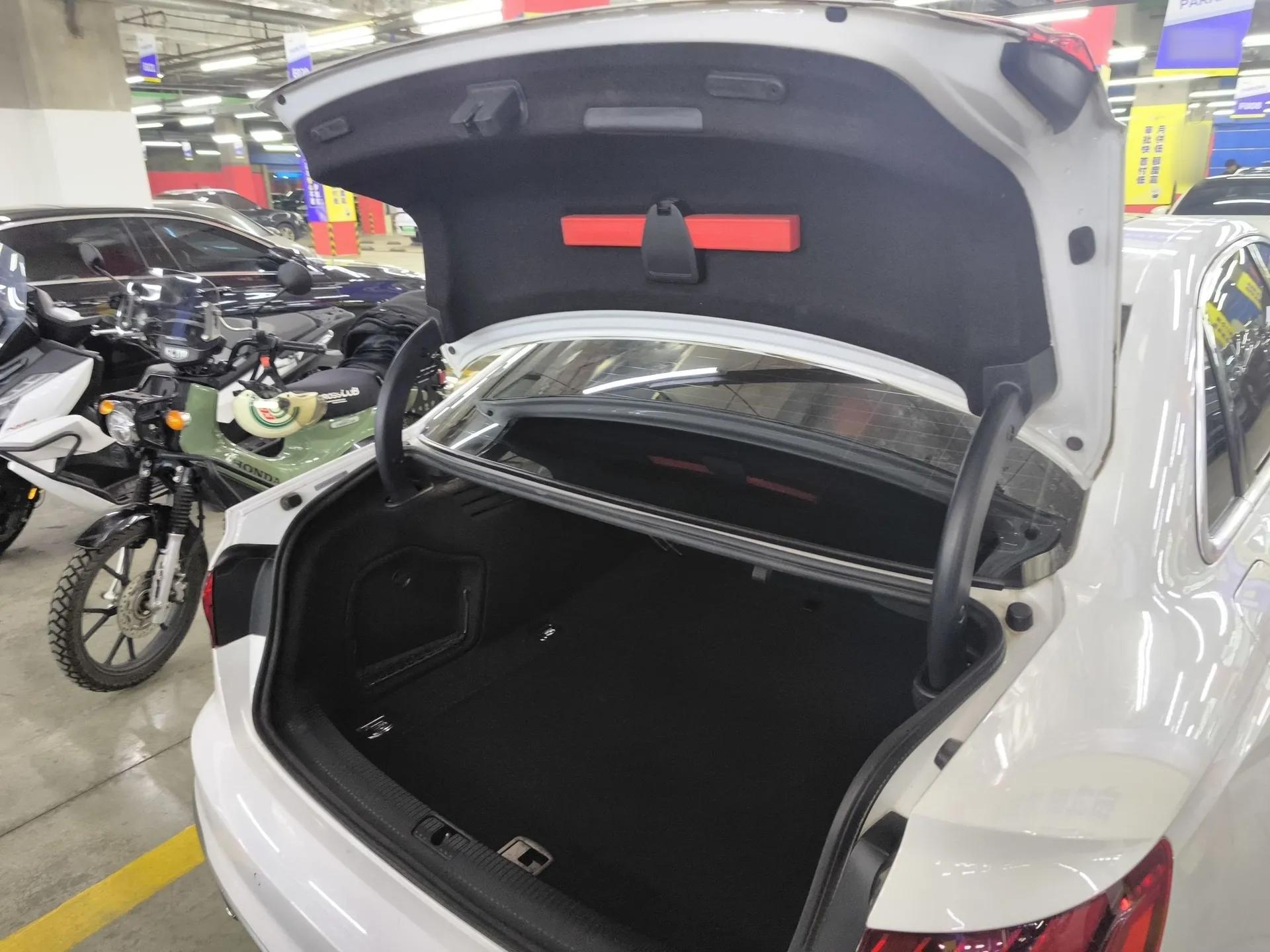Audi A4L 2020 40 TFSI quattro Luxury Dynamic Model — миниатюра 22