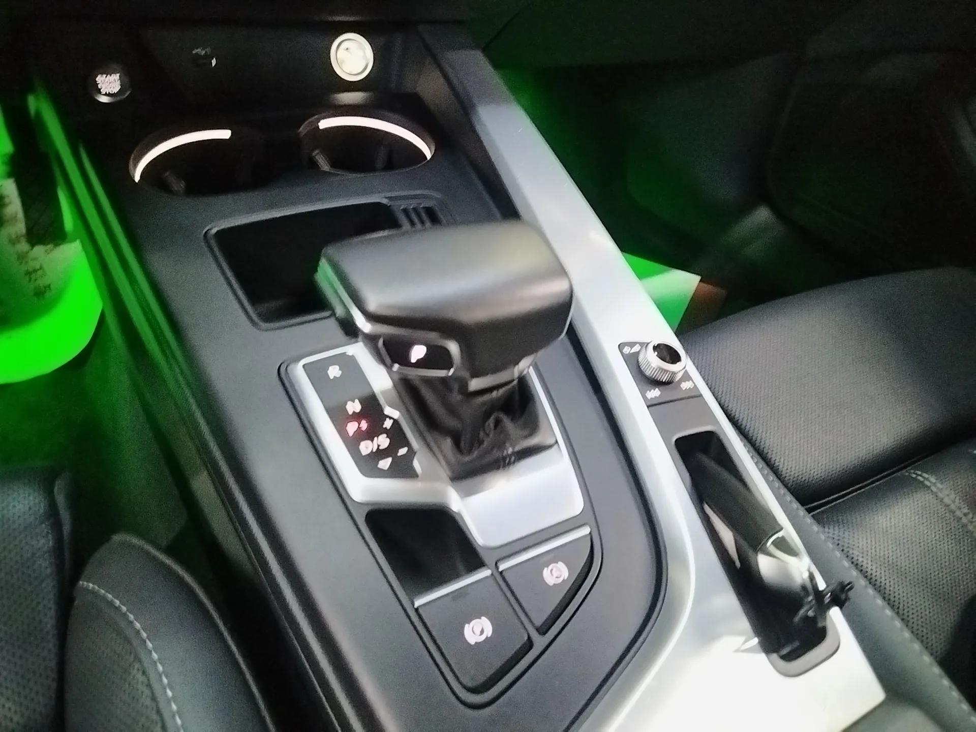 Audi A4L 2024 40 TFSI Fashion Dynamic Model — миниатюра 16