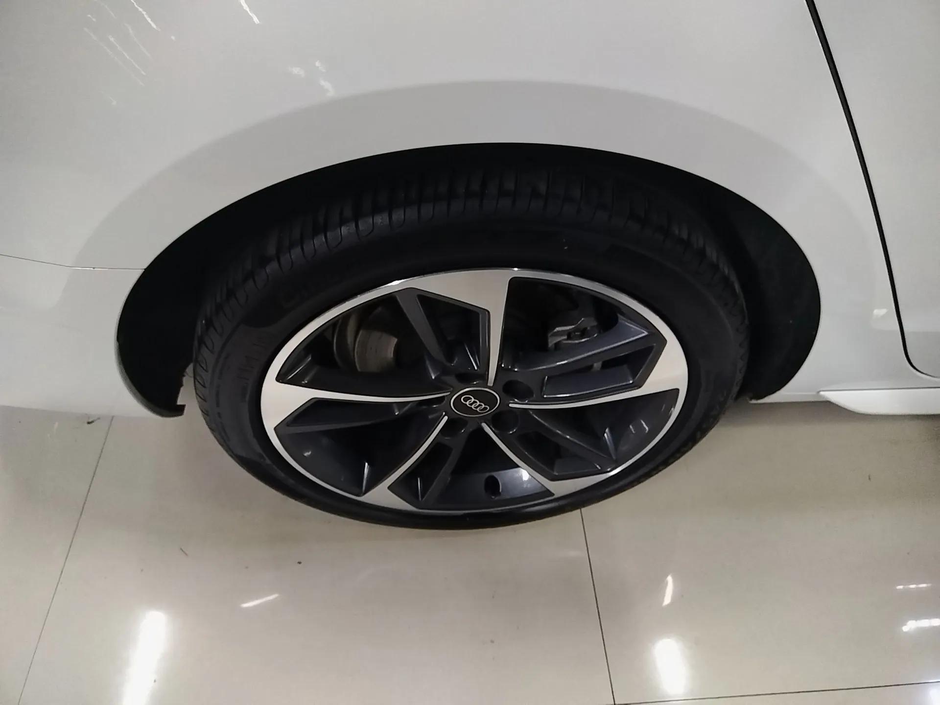 Audi A4L 2024 40 TFSI Fashion Dynamic Model — миниатюра 10
