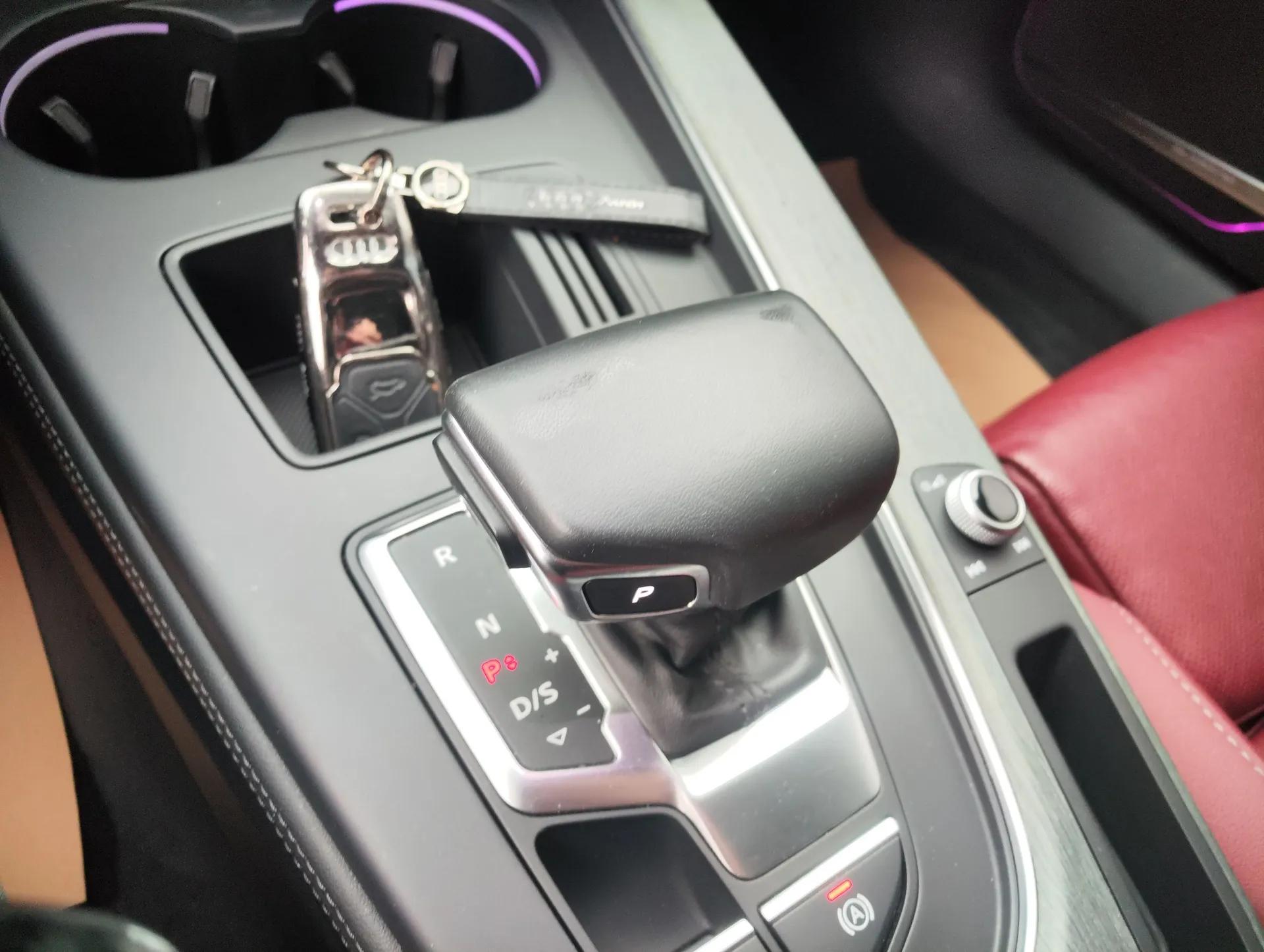 Audi A4L 2022 40 TFSI Luxury Dynamic Model — миниатюра 17