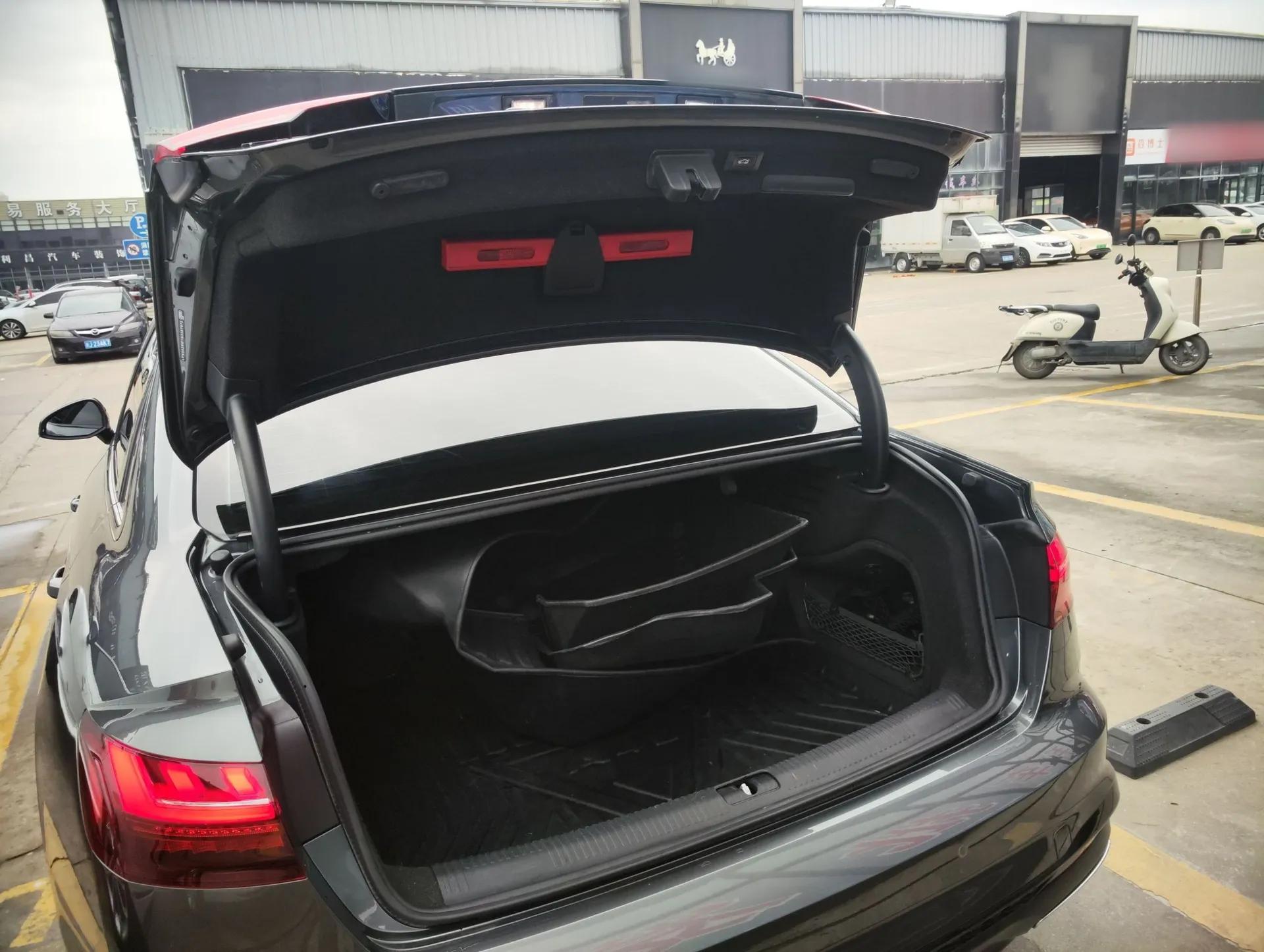 Audi A4L 2022 40 TFSI Luxury Dynamic Model — миниатюра 22