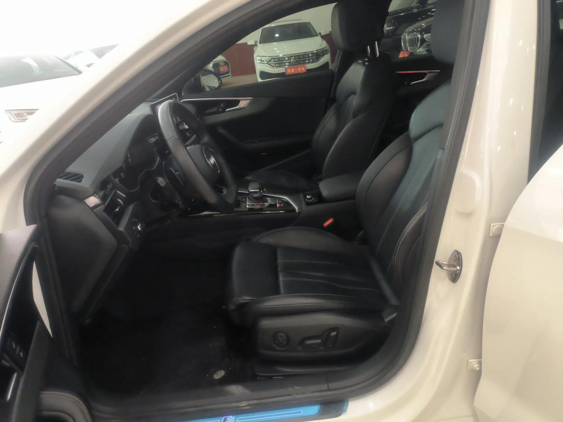 Audi A4L 2023 40 TFSI Luxury Dynamic Model — миниатюра 17