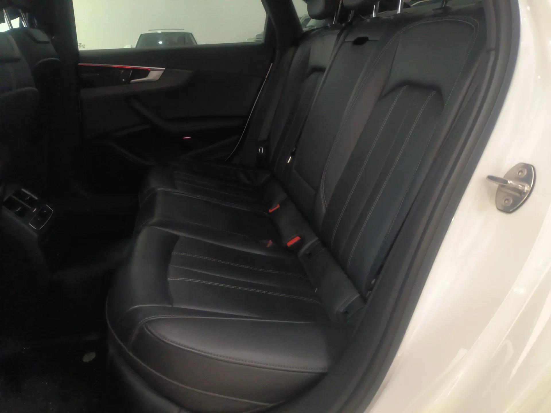 Audi A4L 2023 40 TFSI Luxury Dynamic Model — миниатюра 19