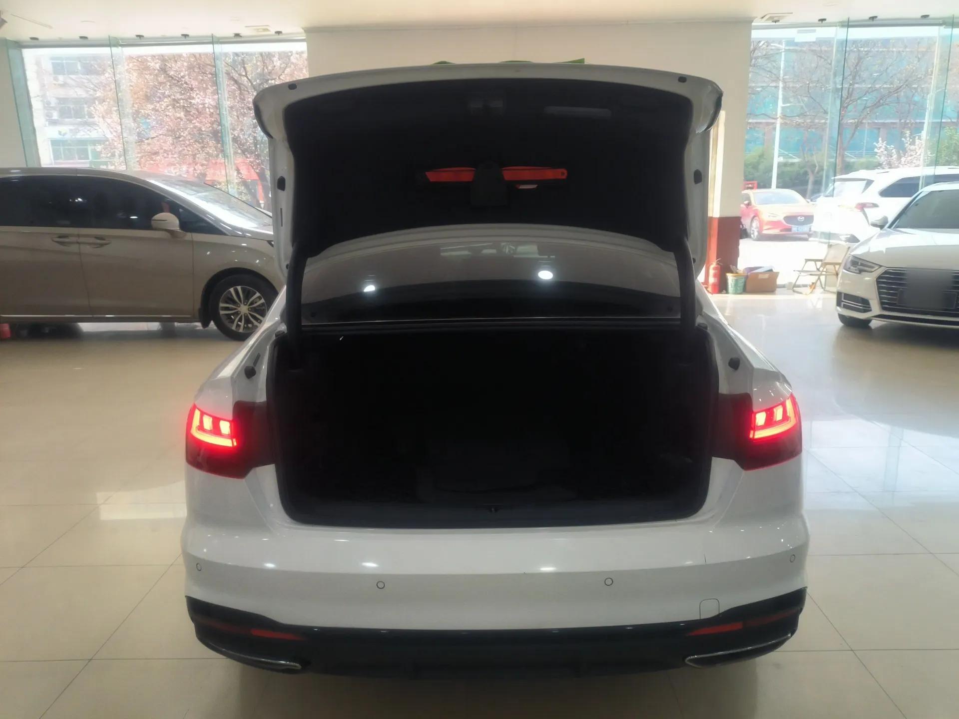 Audi A4L 2023 40 TFSI Luxury Dynamic Model — миниатюра 21