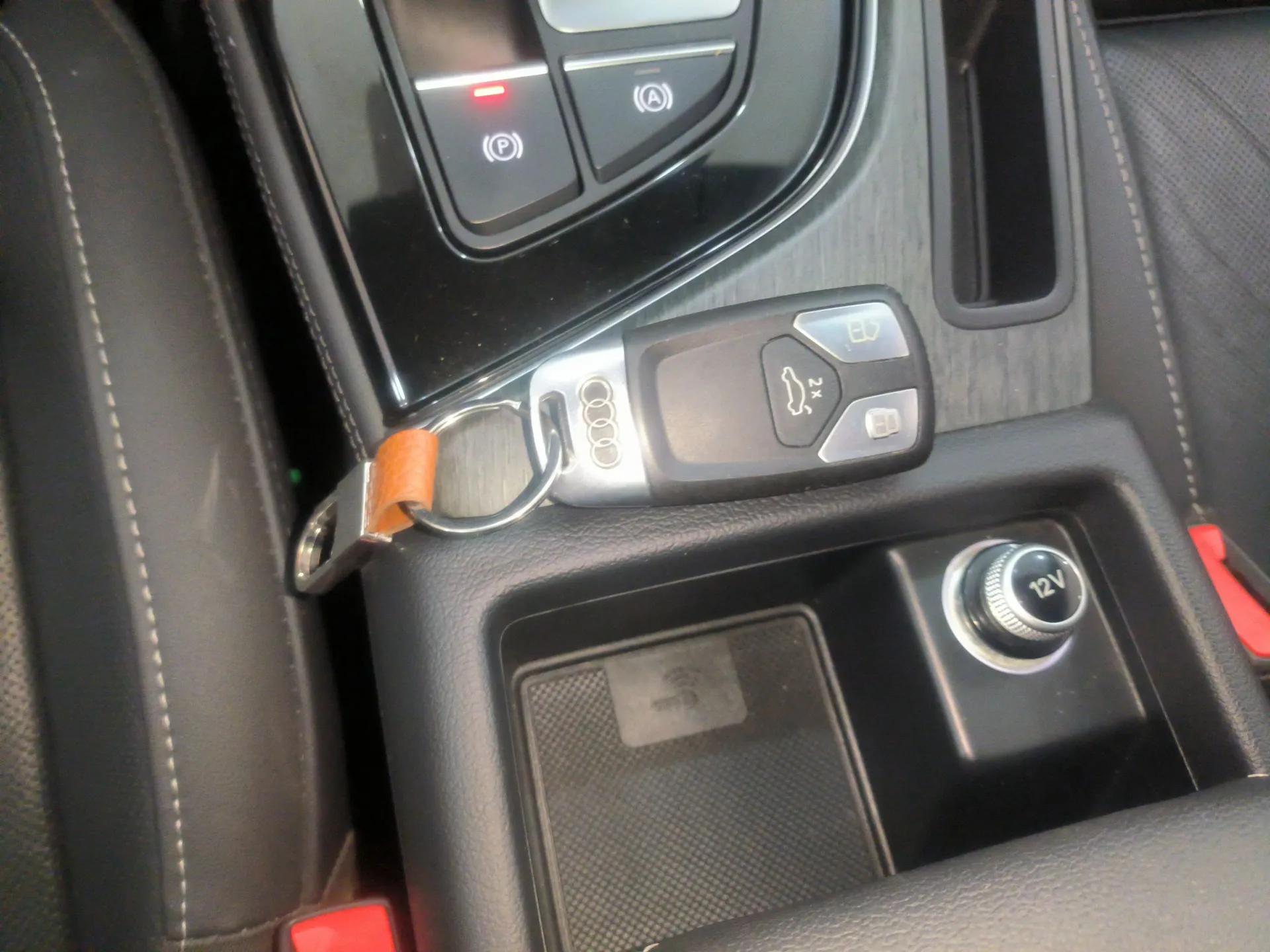 Audi A4L 2023 40 TFSI Luxury Dynamic Model — миниатюра 22