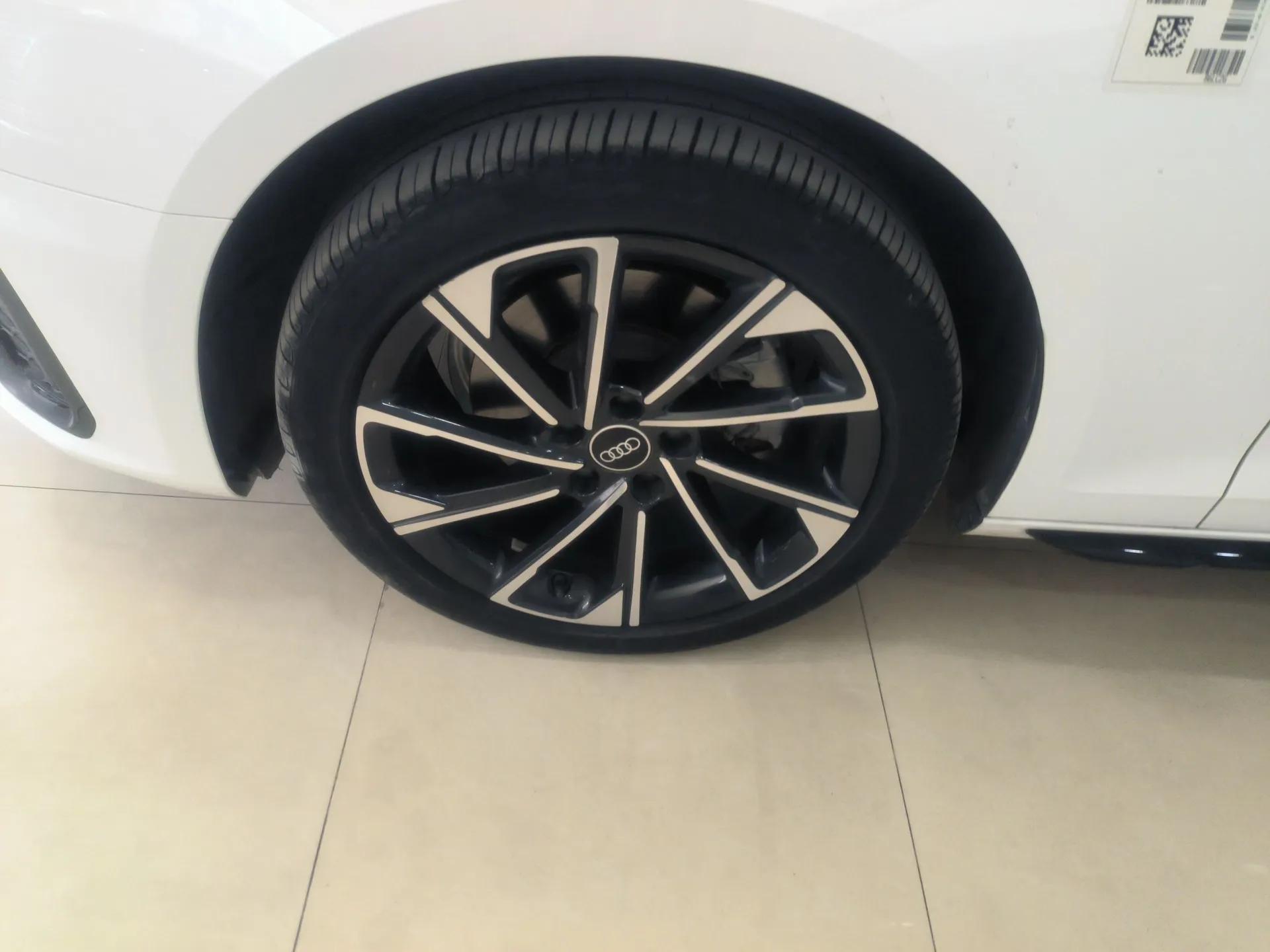 Audi A4L 2023 40 TFSI Luxury Dynamic Model — миниатюра 9