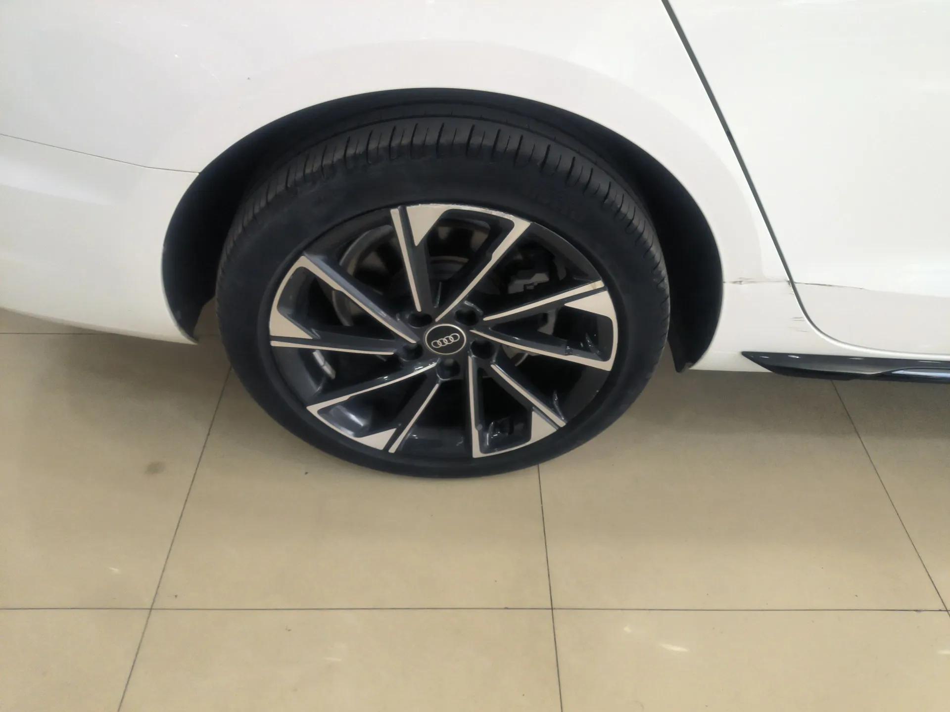 Audi A4L 2023 40 TFSI Luxury Dynamic Model — миниатюра 10