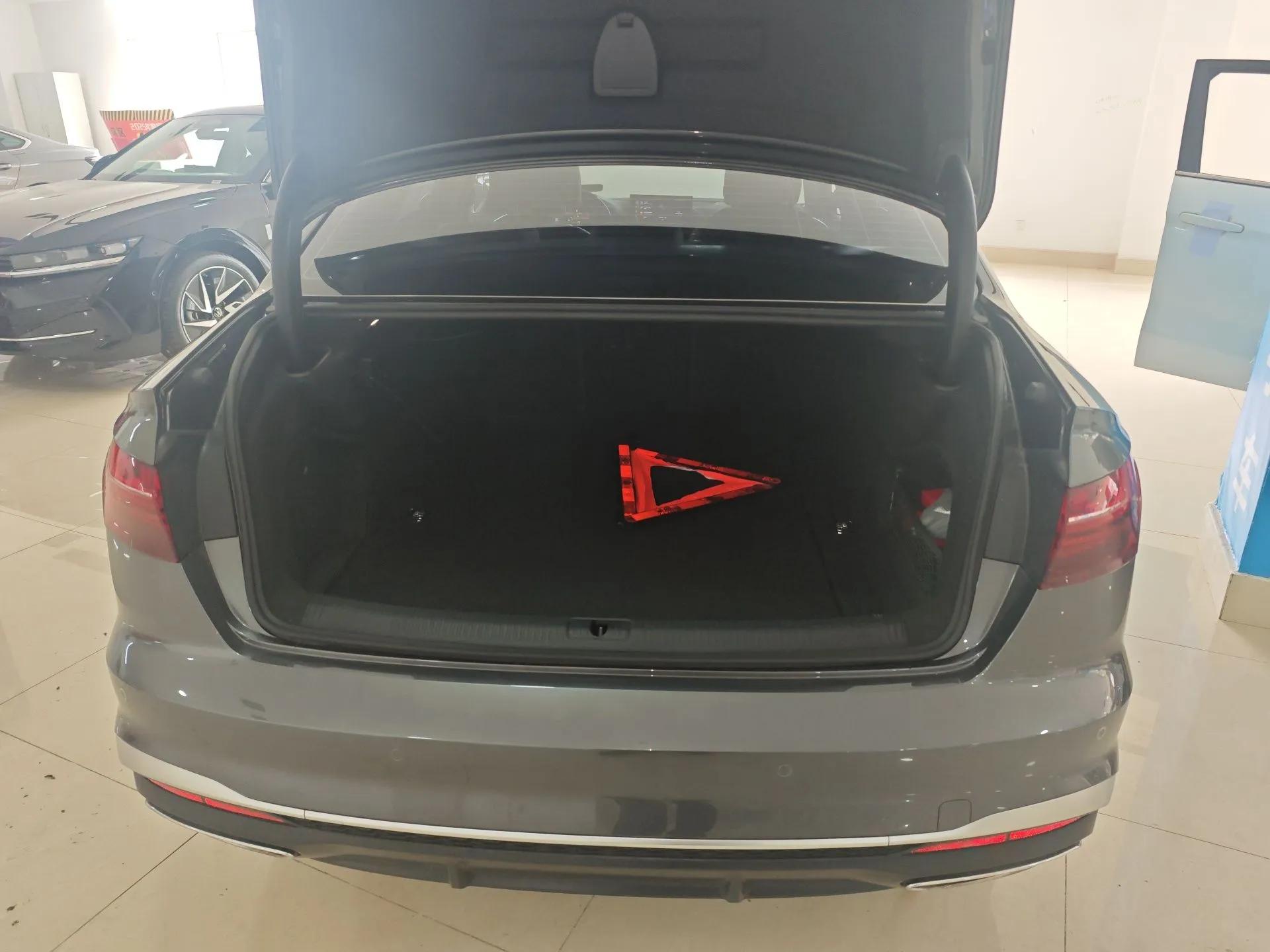 Audi A4L 2024 40 TFSI Fashion Dynamic Model — миниатюра 22
