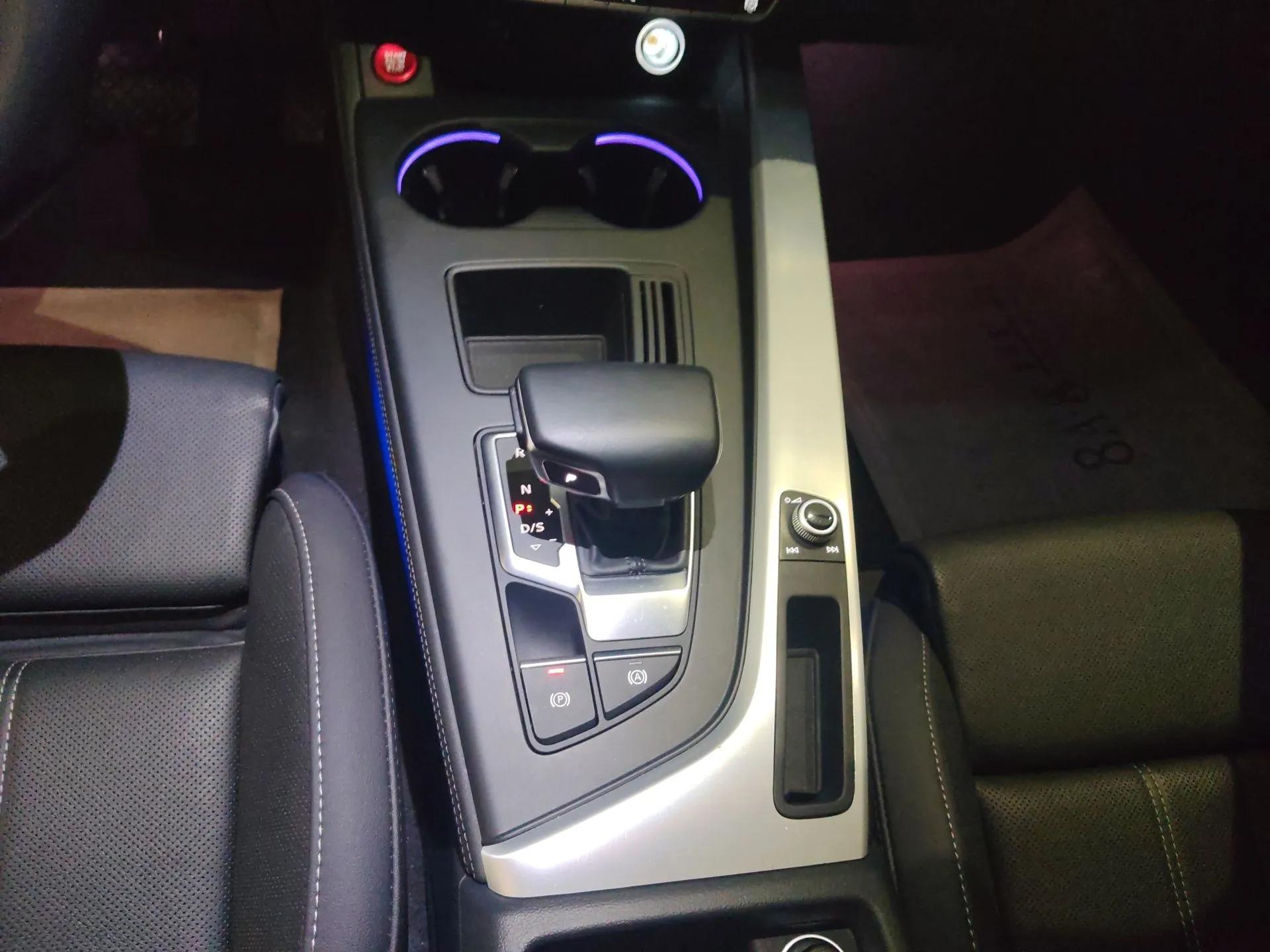 Audi A4L 2022 40 TFSI Luxury Dynamic Model — миниатюра 17
