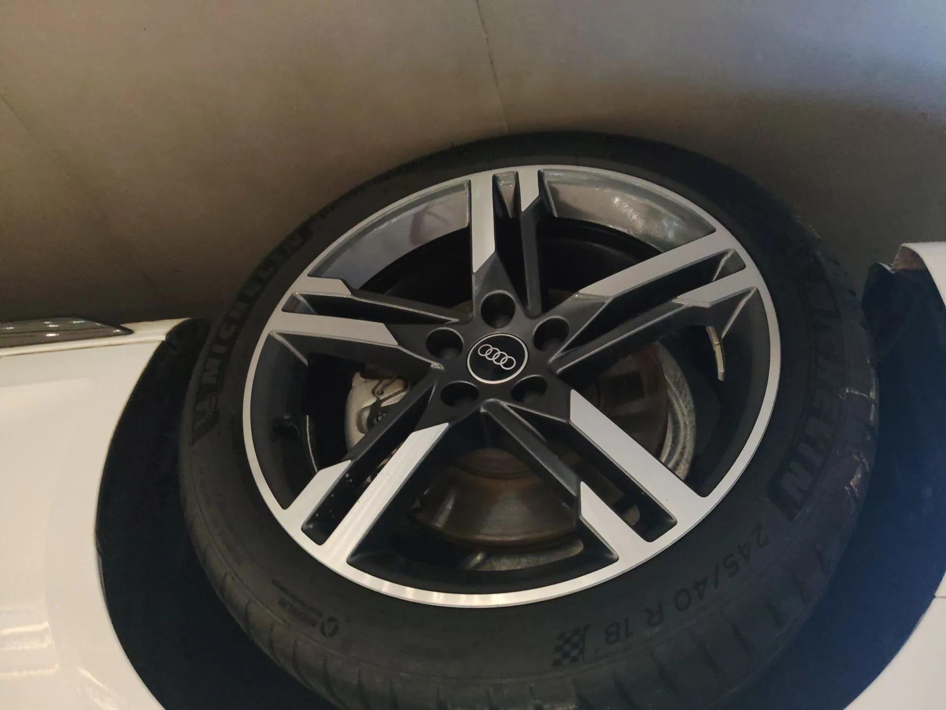 Audi A4L 2022 40 TFSI Luxury Dynamic Model — миниатюра 8