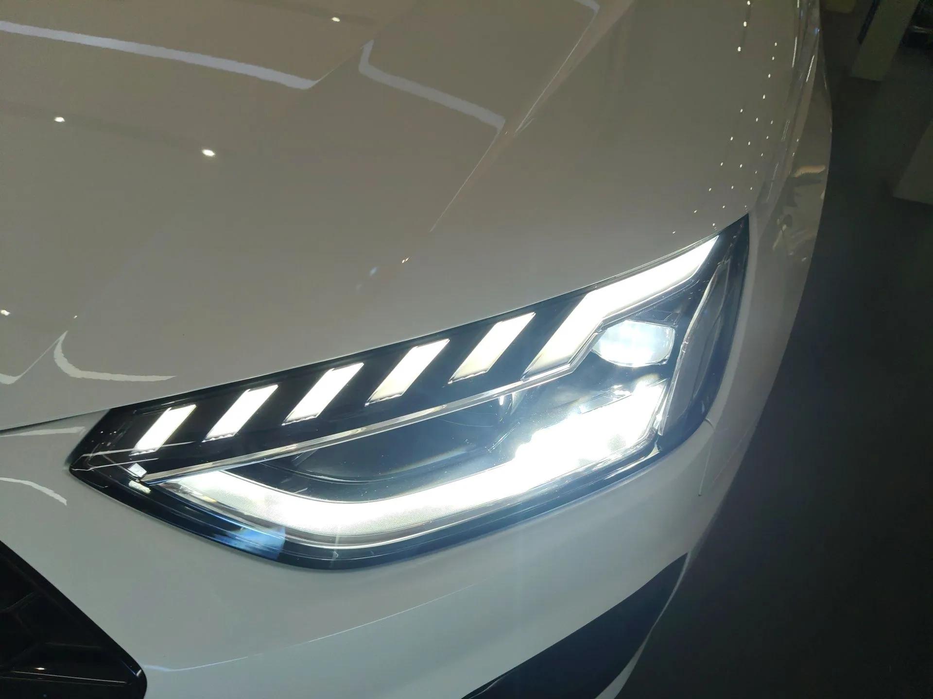 Audi A4L 2022 40 TFSI Luxury Dynamic Model — миниатюра 9