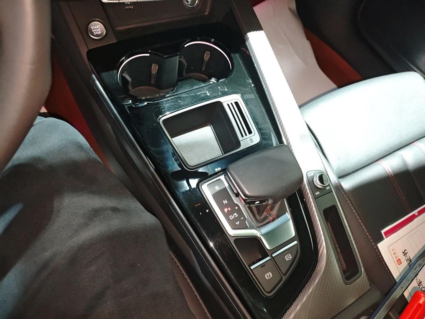 Audi A4L 2022 40 TFSI quattro RS Performance Package — миниатюра 17