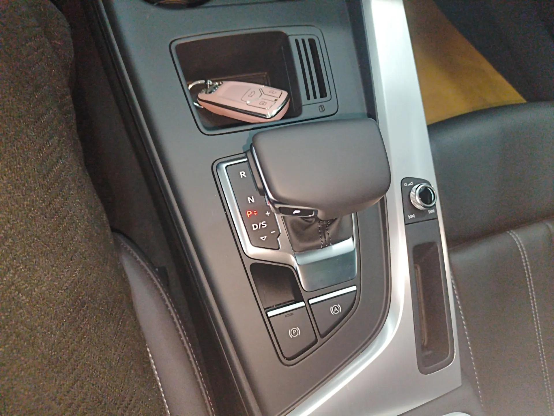 Audi A4L 2024 40 TFSI Fashion Dynamic Model — миниатюра 17